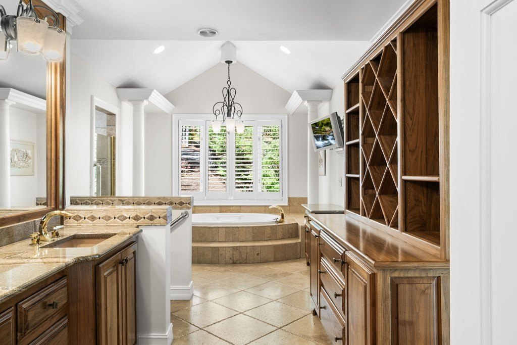 Hiawassee, Georgia, 30546, United States, 3 Bedrooms Bedrooms, ,4 BathroomsBathrooms,Residential,For Sale,1978454