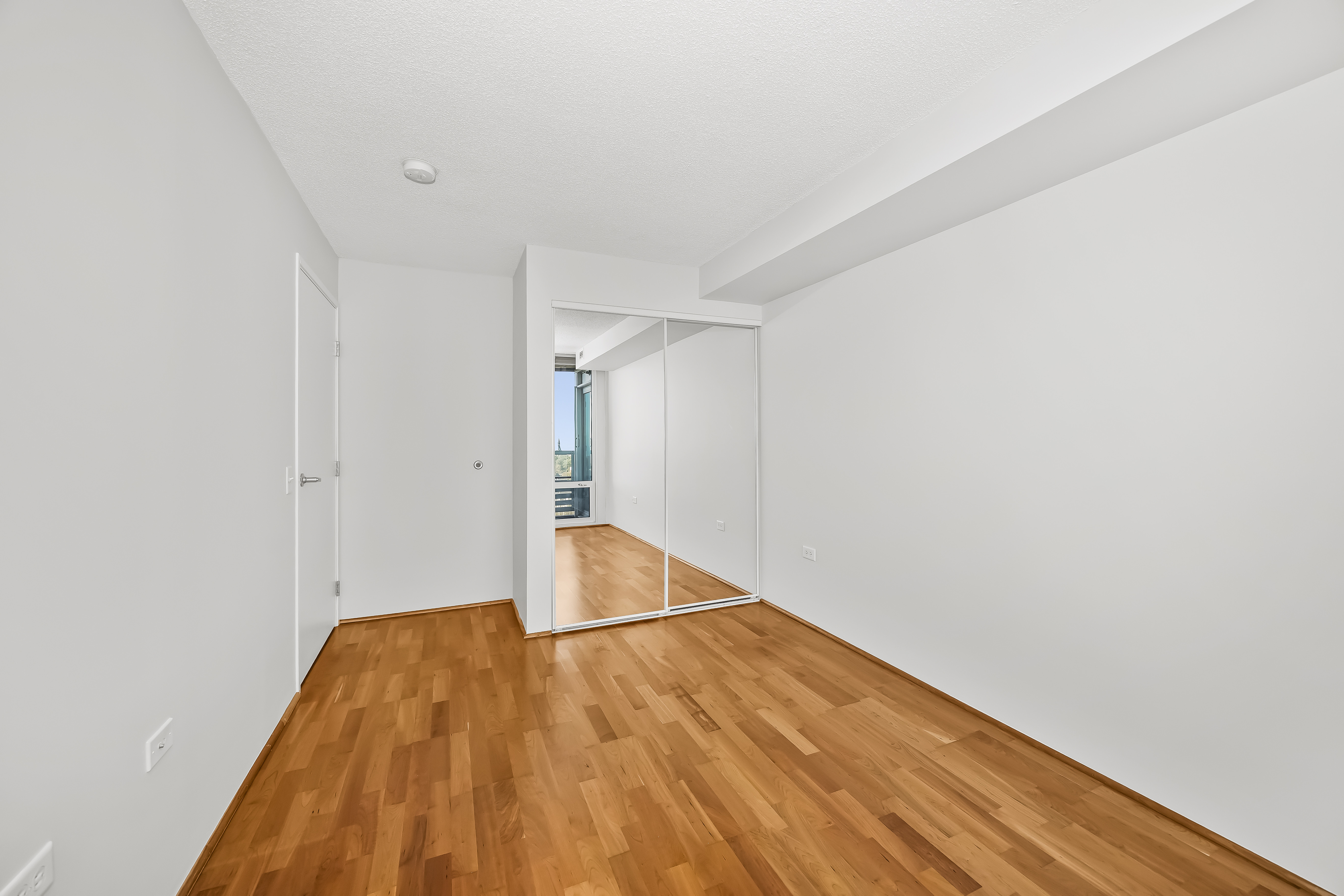  Sun-Filled Corner Unit in Downtown Evanston - 物件實景