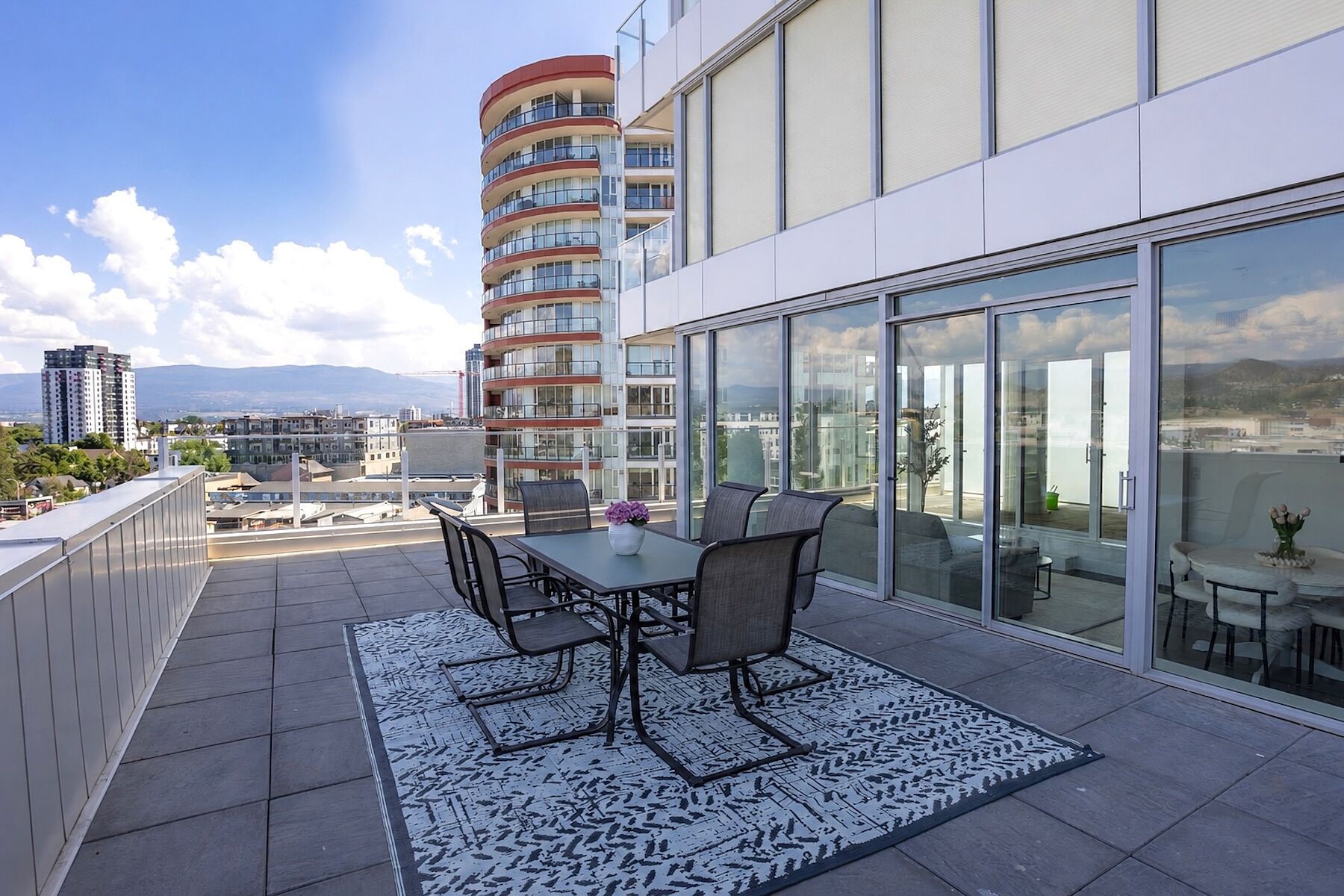  Indoor/Outdoor Living - 物件實景