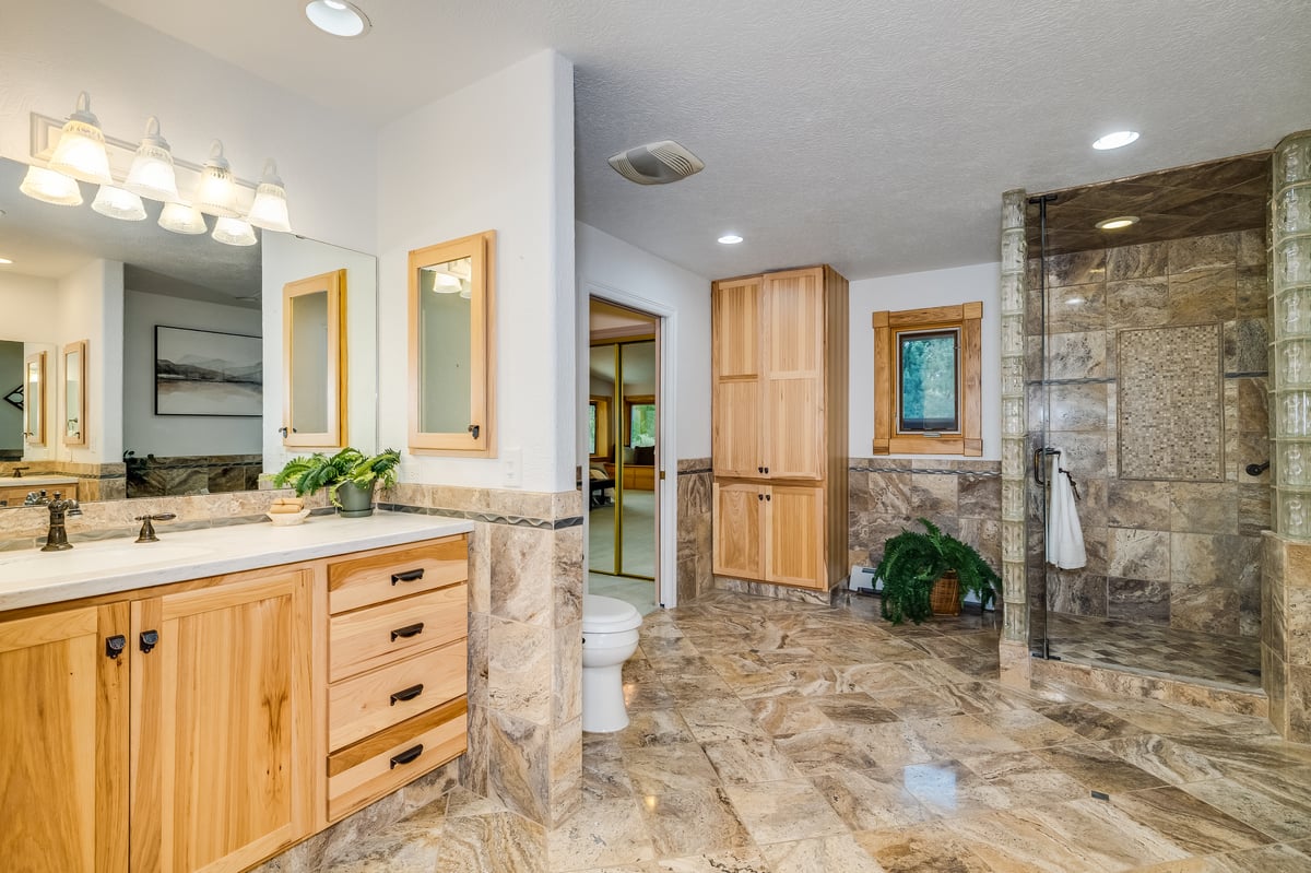 Cheyenne, Wyoming, 82009, United States, 5 Bedrooms Bedrooms, ,3 BathroomsBathrooms,Residential,For Sale,1981305