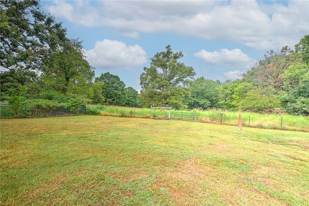 Gravette, Arkansas, 72736, United States, 3 Bedrooms Bedrooms, ,3 BathroomsBathrooms,Residential,For Sale,1933044