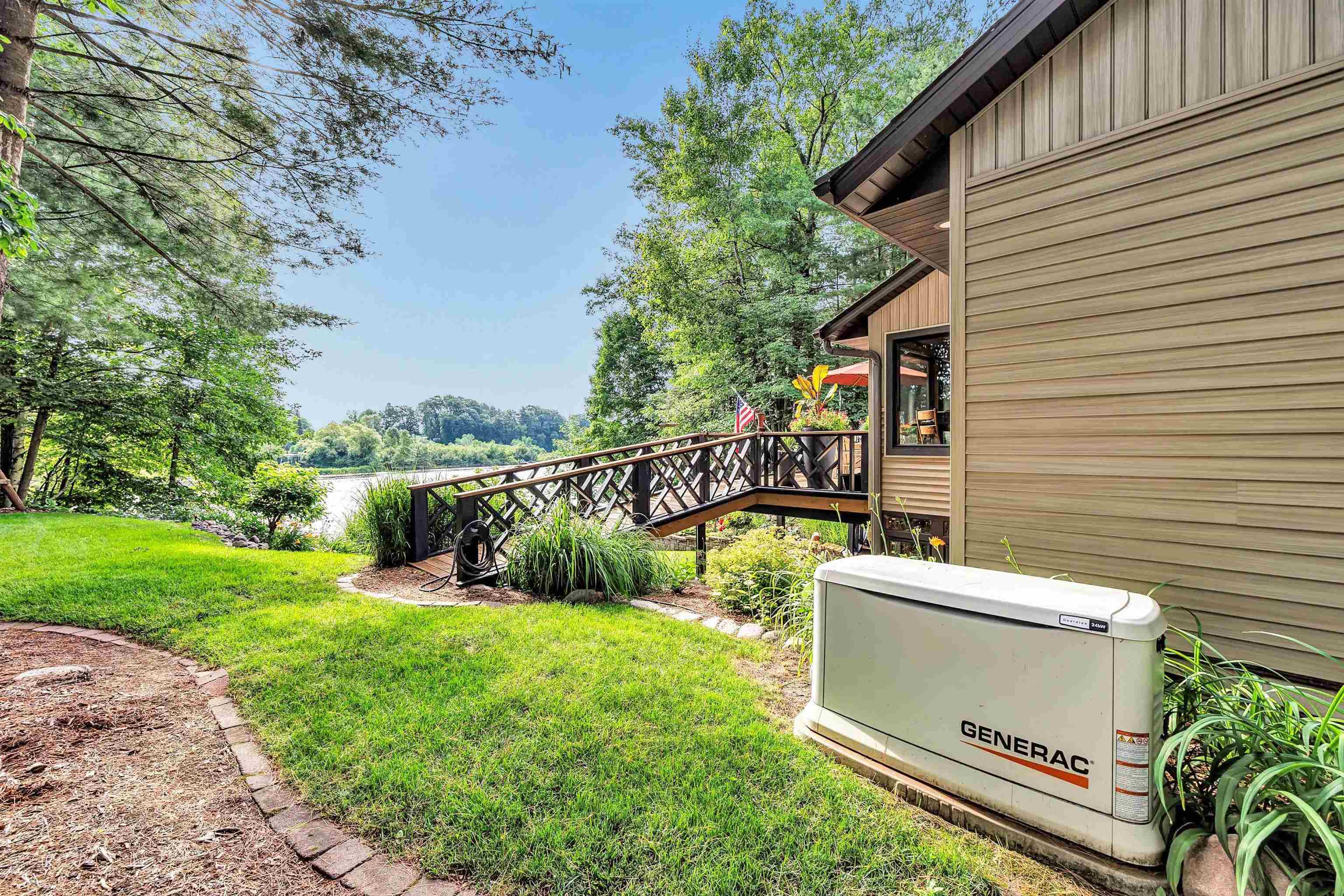 SHAWANO, Wisconsin, 54166, United States, 5 Bedrooms Bedrooms, ,3 BathroomsBathrooms,Residential,For Sale,1912460