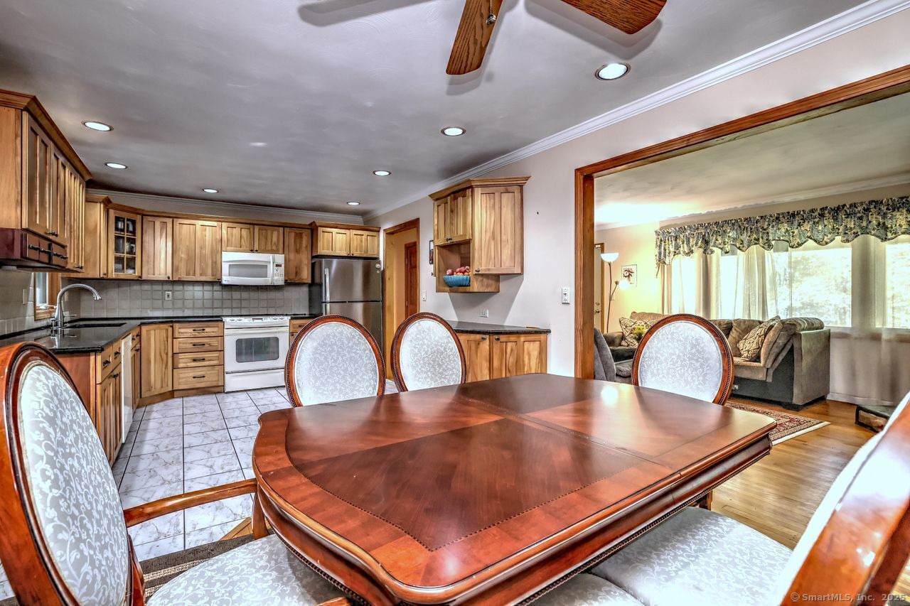 Woodbridge, Connecticut, 06525, United States, 3 Bedrooms Bedrooms, ,2 BathroomsBathrooms,Residential,For Sale,1989444