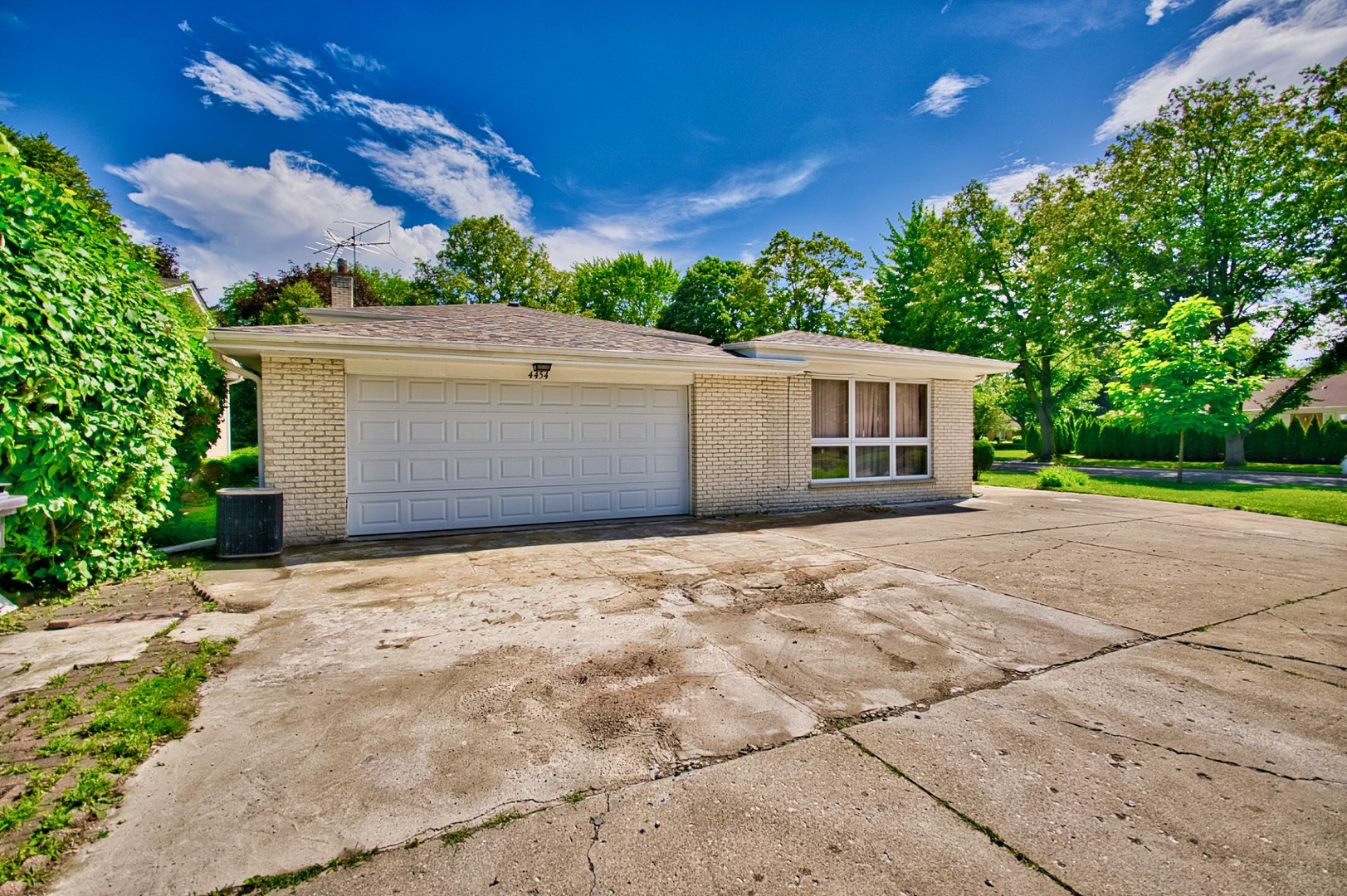 Skokie, Illinois, 60076, United States, 4 Bedrooms Bedrooms, ,3 BathroomsBathrooms,Residential,For Sale,2010022