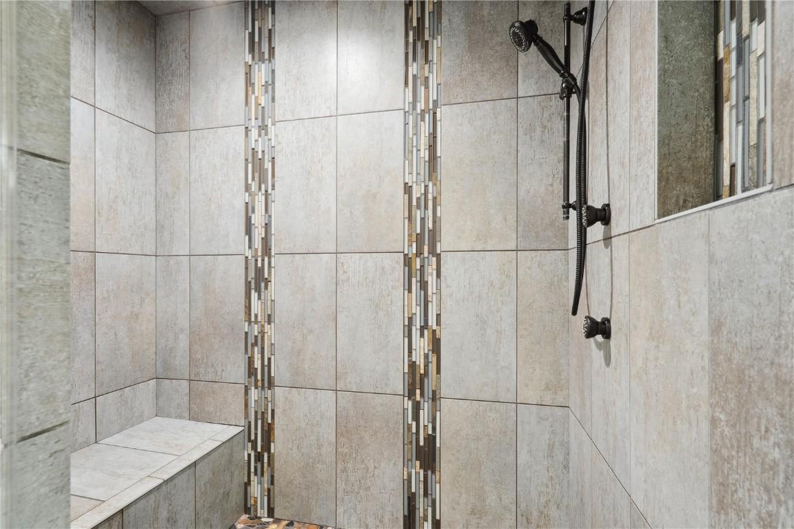 Vinton, Iowa, 52349, United States, 5 Bedrooms Bedrooms, ,6 BathroomsBathrooms,Residential,For Sale,1980405