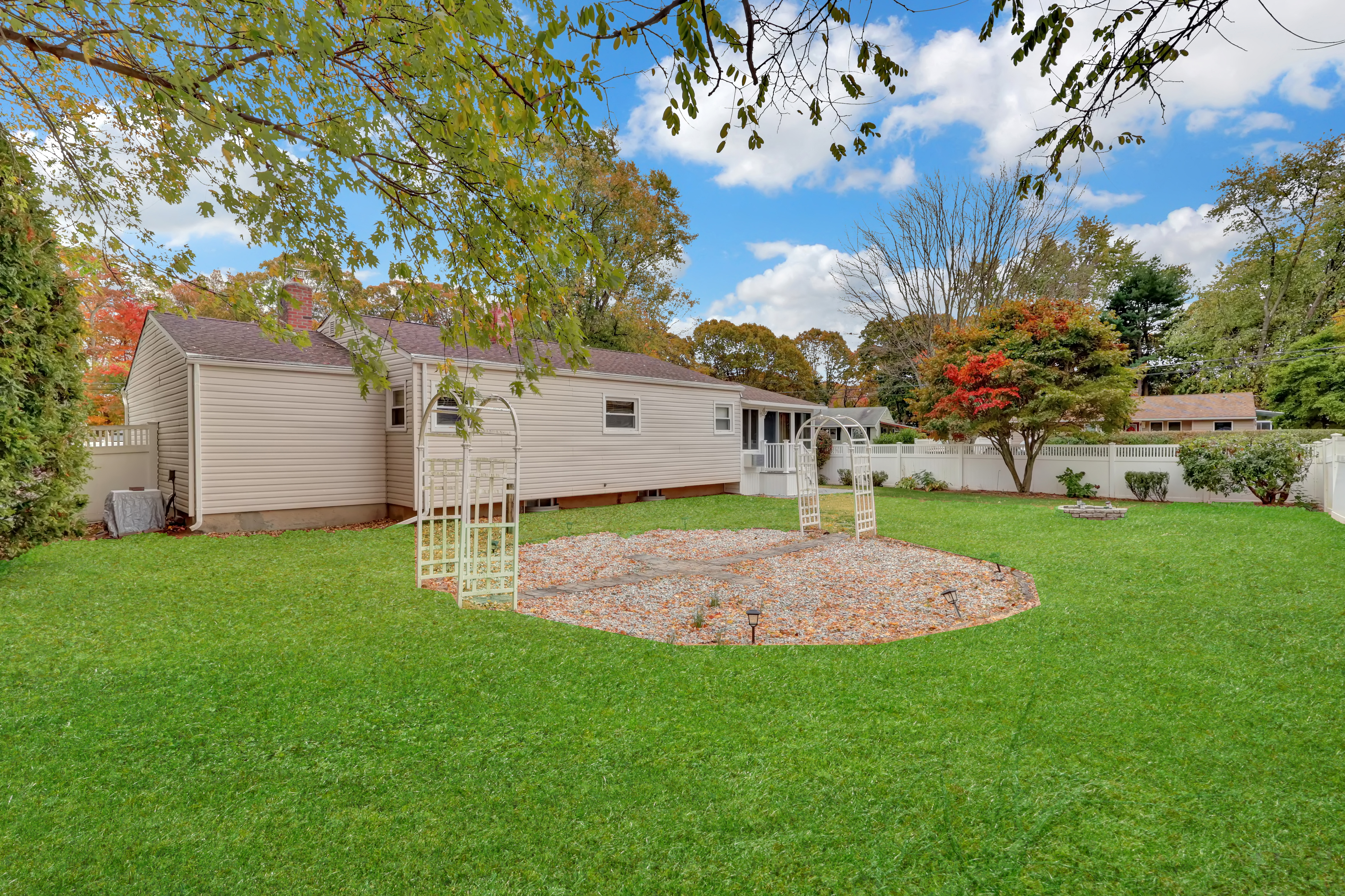 Selden, New York, 11784, United States, 2 Bedrooms Bedrooms, ,1 BathroomBathrooms,Residential,For Sale,1976692