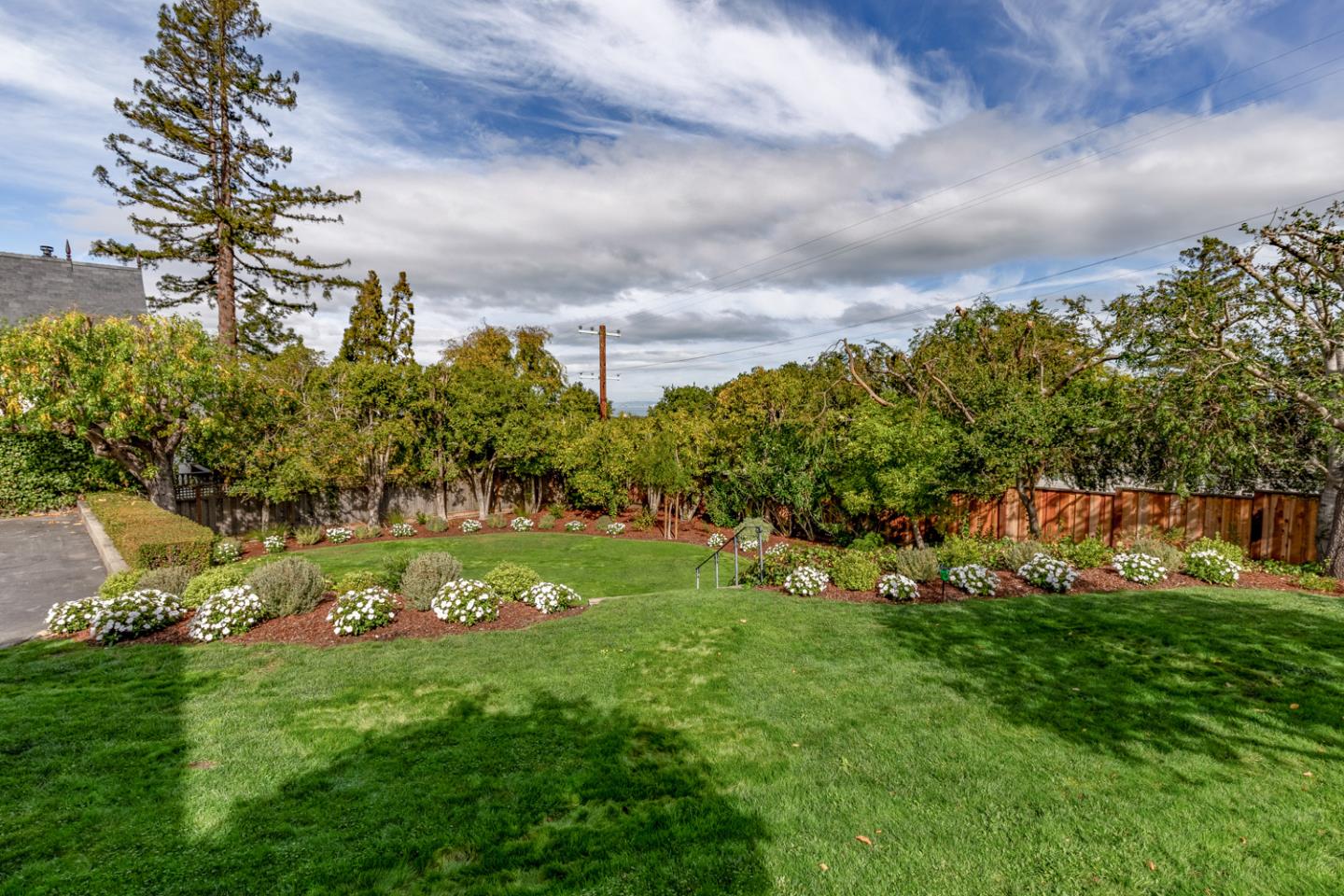 Hillsborough, California, 94010, United States, 3 Bedrooms Bedrooms, ,4 BathroomsBathrooms,Residential,For Sale,1989109