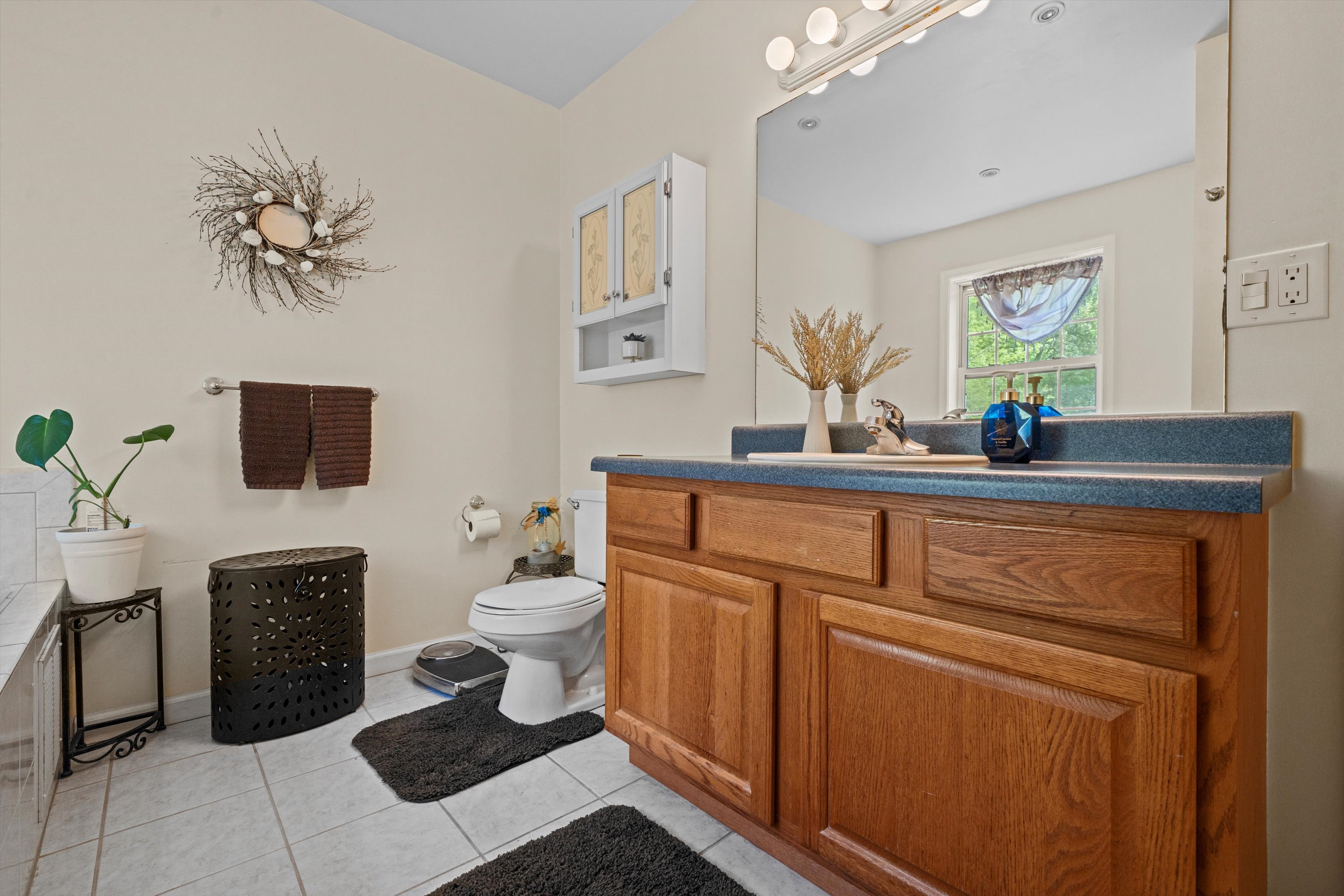 Middletown, New York, 10941, United States, 4 Bedrooms Bedrooms, ,3 BathroomsBathrooms,Residential,For Sale,1861085