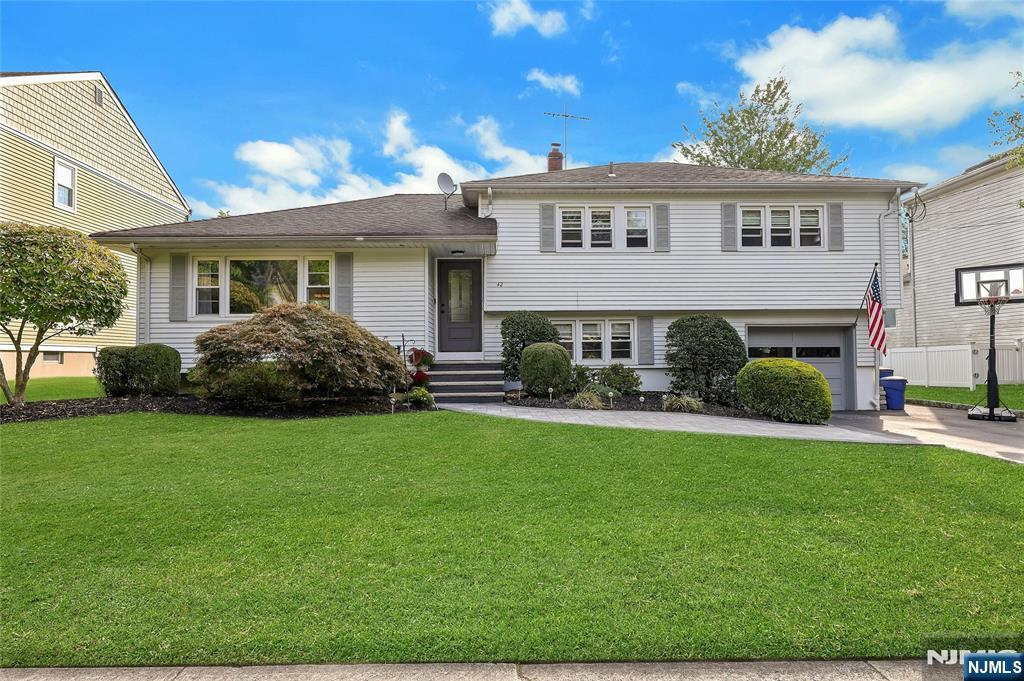 River Edge, New Jersey, 07661, United States, 4 Bedrooms Bedrooms, ,3 BathroomsBathrooms,Residential,For Sale,1988189