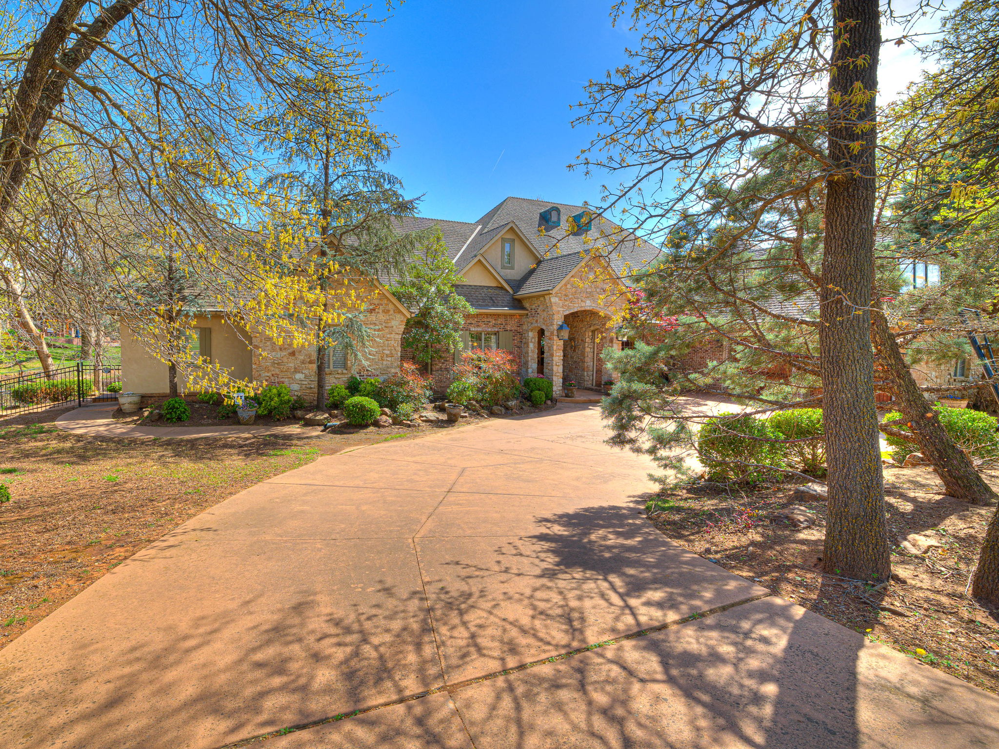 Edmond, Oklahoma, 73003, United States, 3 Bedrooms Bedrooms, ,3 BathroomsBathrooms,Residential,For Sale,1907652