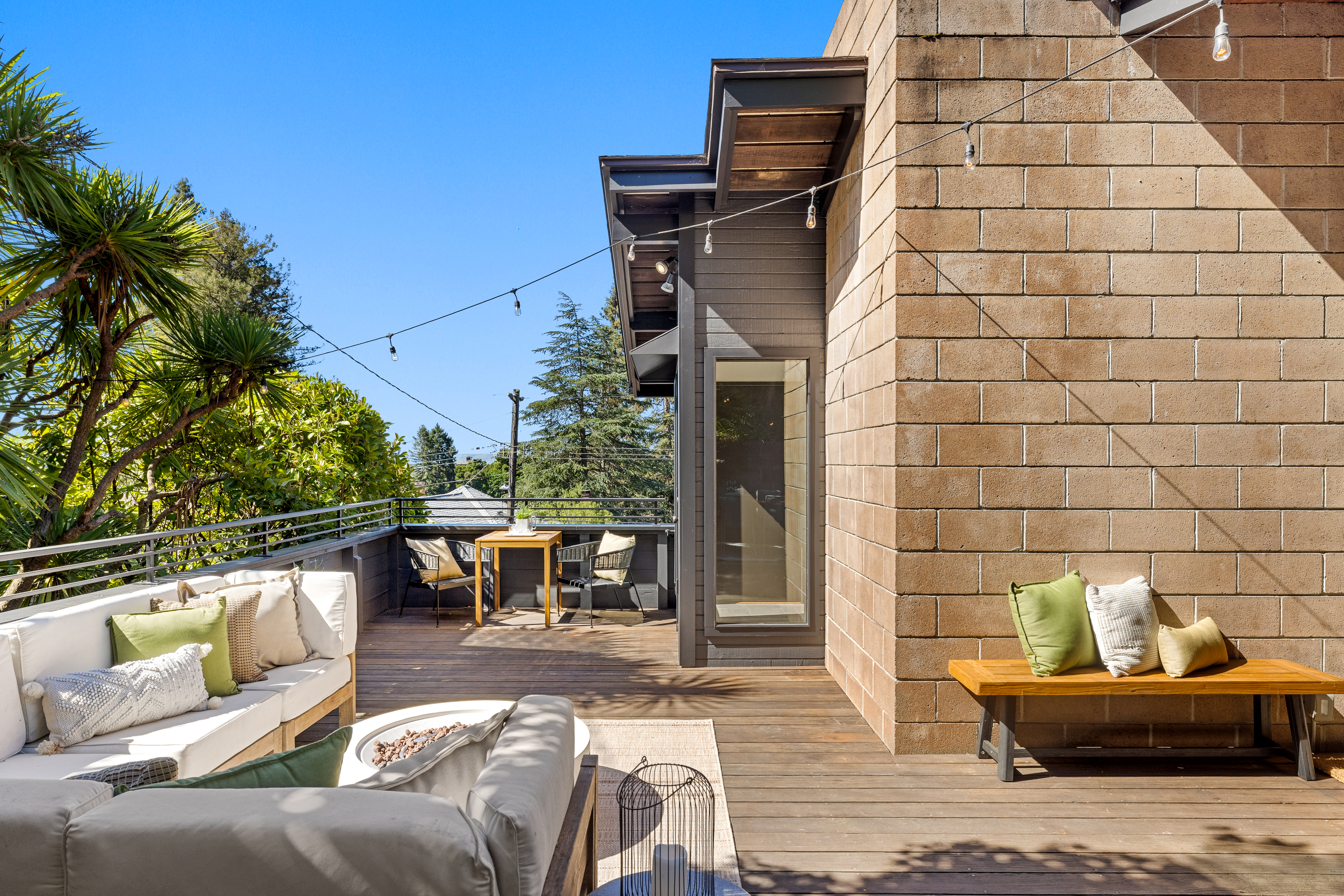  An Architectural Home Framed By Light And Views - 物件實景
