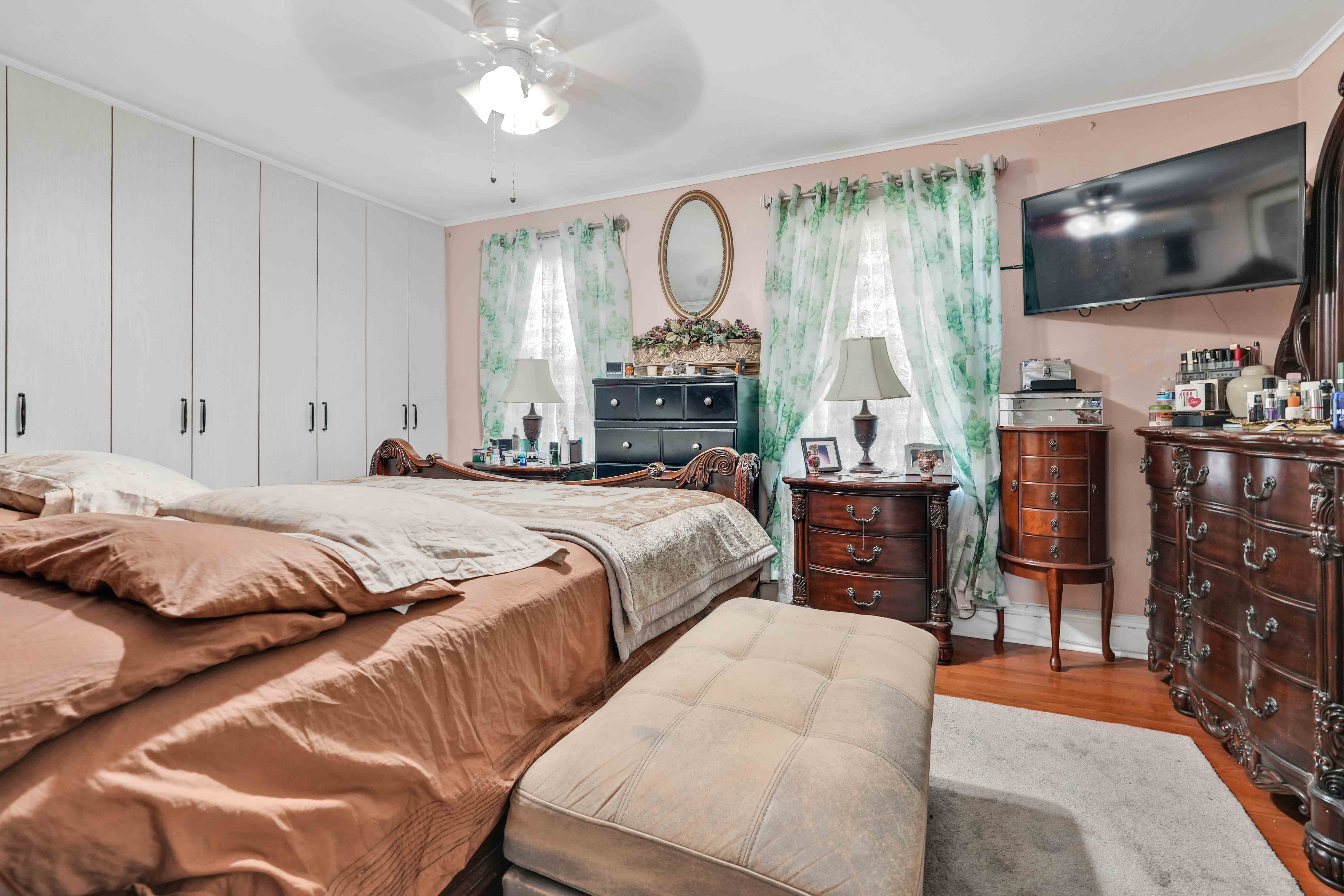Queens Village, New York, 11429, United States, 4 Bedrooms Bedrooms, ,3 BathroomsBathrooms,Residential,For Sale,2048464