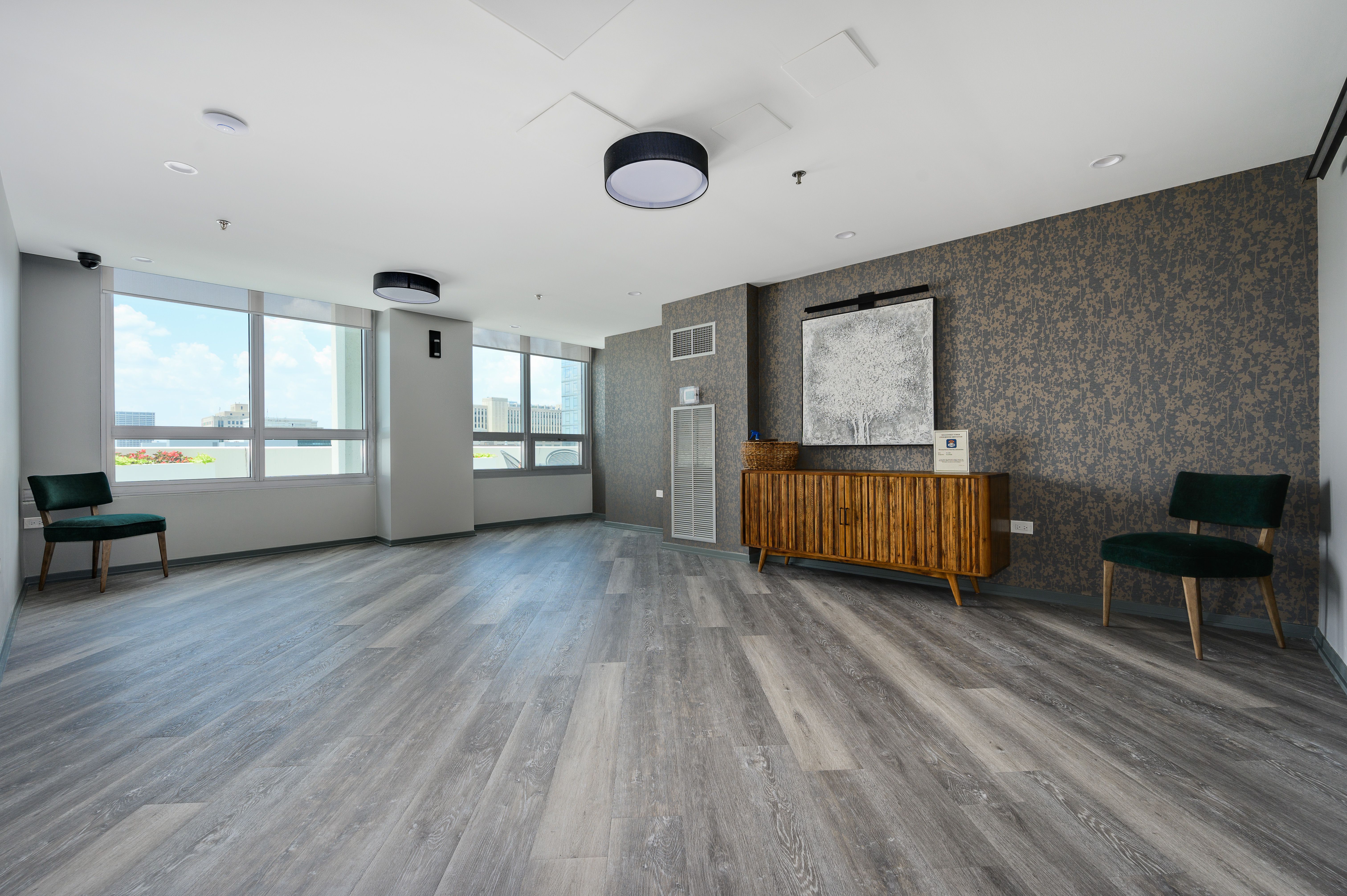  Experience Elevated City Living in This Beautifully Renovated Corner Residence - 物件實景