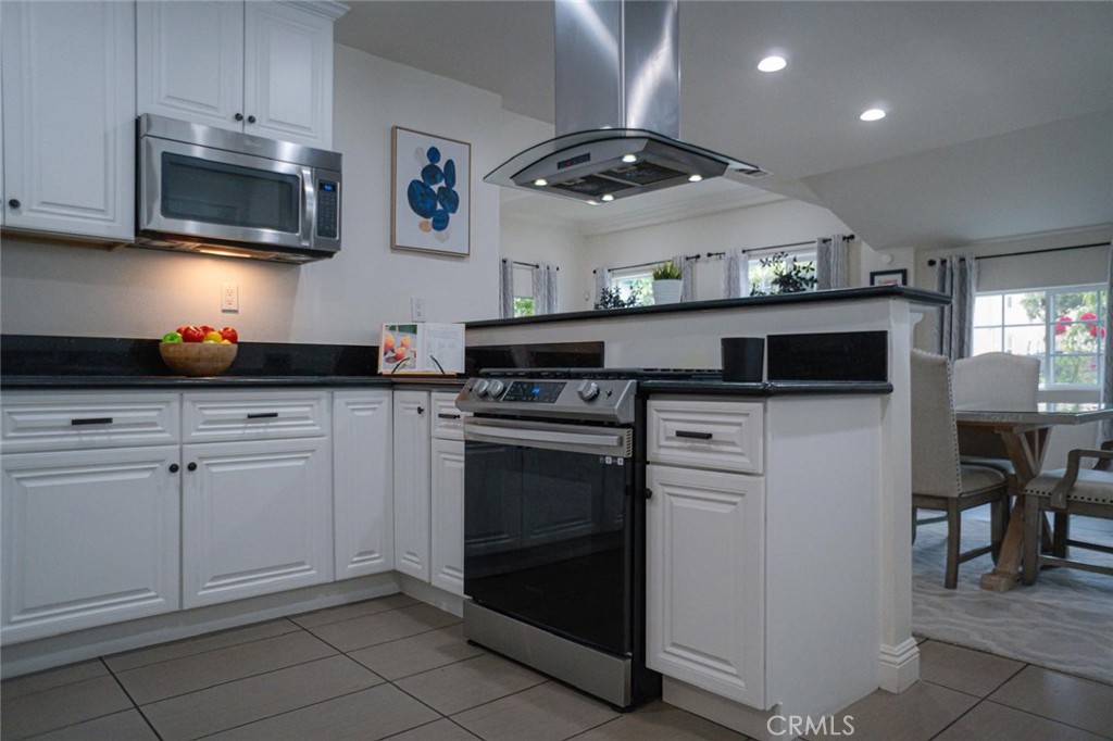 Los Angeles, California, 90043, United States, 3 Bedrooms Bedrooms, ,2 BathroomsBathrooms,Residential,For Sale,1981905