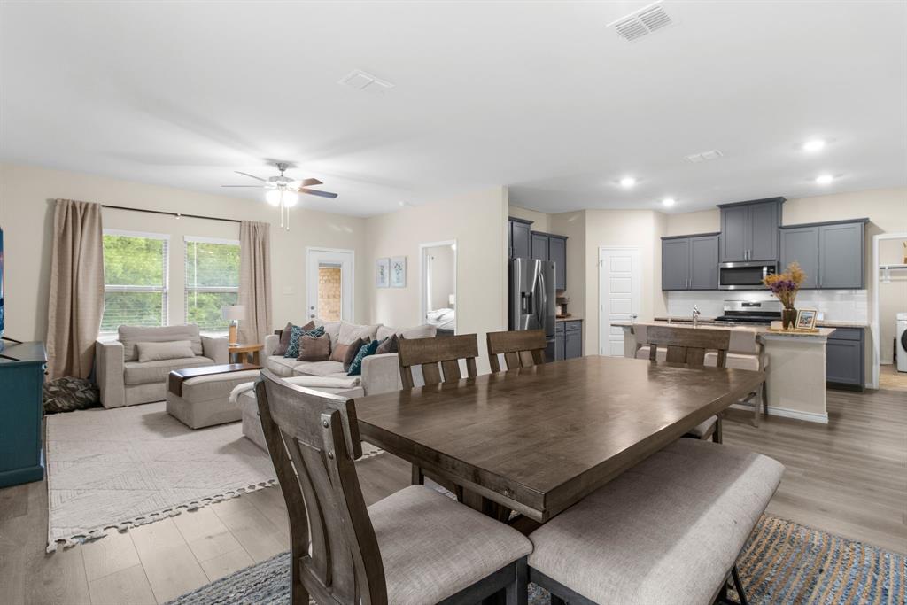 Little Elm, Texas, 75068, United States, 4 Bedrooms Bedrooms, ,3 BathroomsBathrooms,Residential,For Sale,1826722