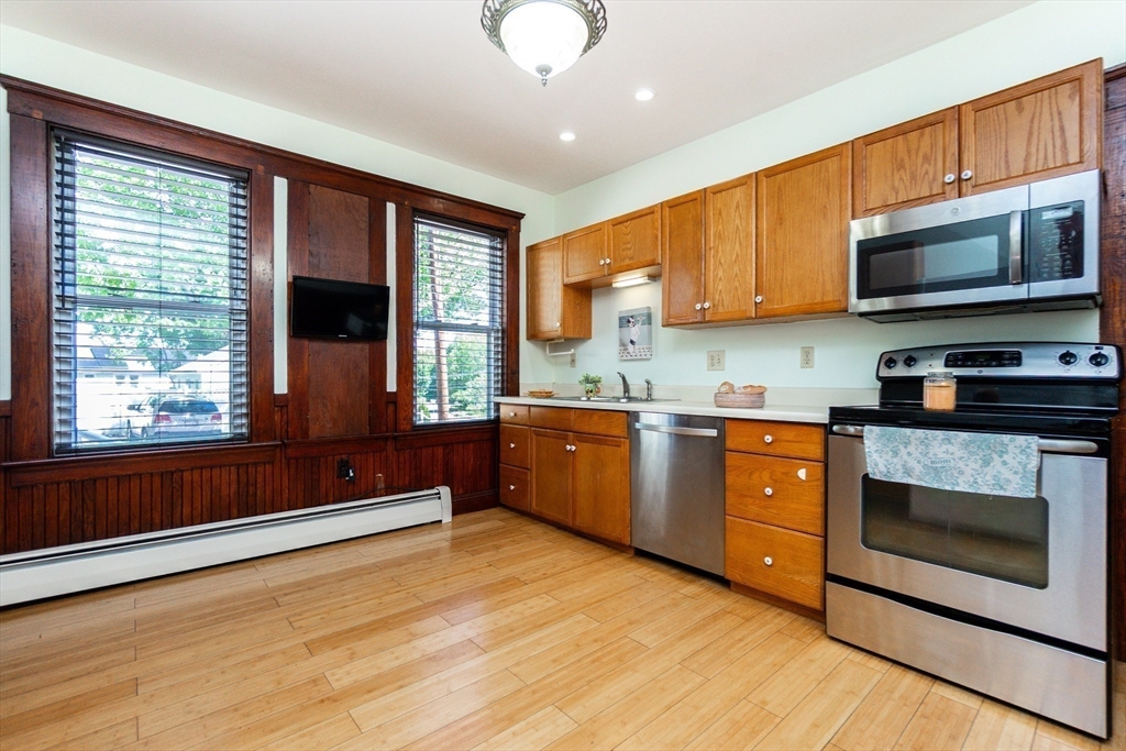Lawrence, Massachusetts, 01841, United States, 6 Bedrooms Bedrooms, ,3 BathroomsBathrooms,Residential,For Sale,2048880
