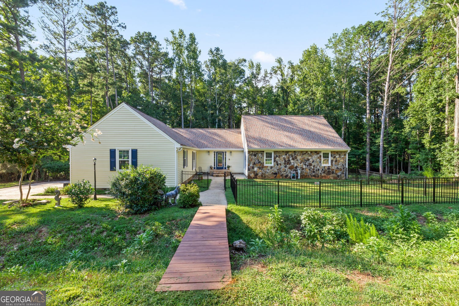 Fayetteville, Georgia, 30215, United States, 5 Bedrooms Bedrooms, ,3 BathroomsBathrooms,Residential,For Sale,1908173