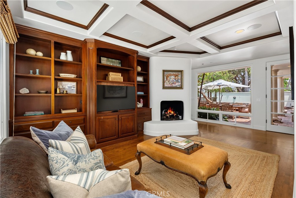 Newport Beach, California, 92663, United States, 5 Bedrooms Bedrooms, ,4 BathroomsBathrooms,Residential,For Sale,1848621