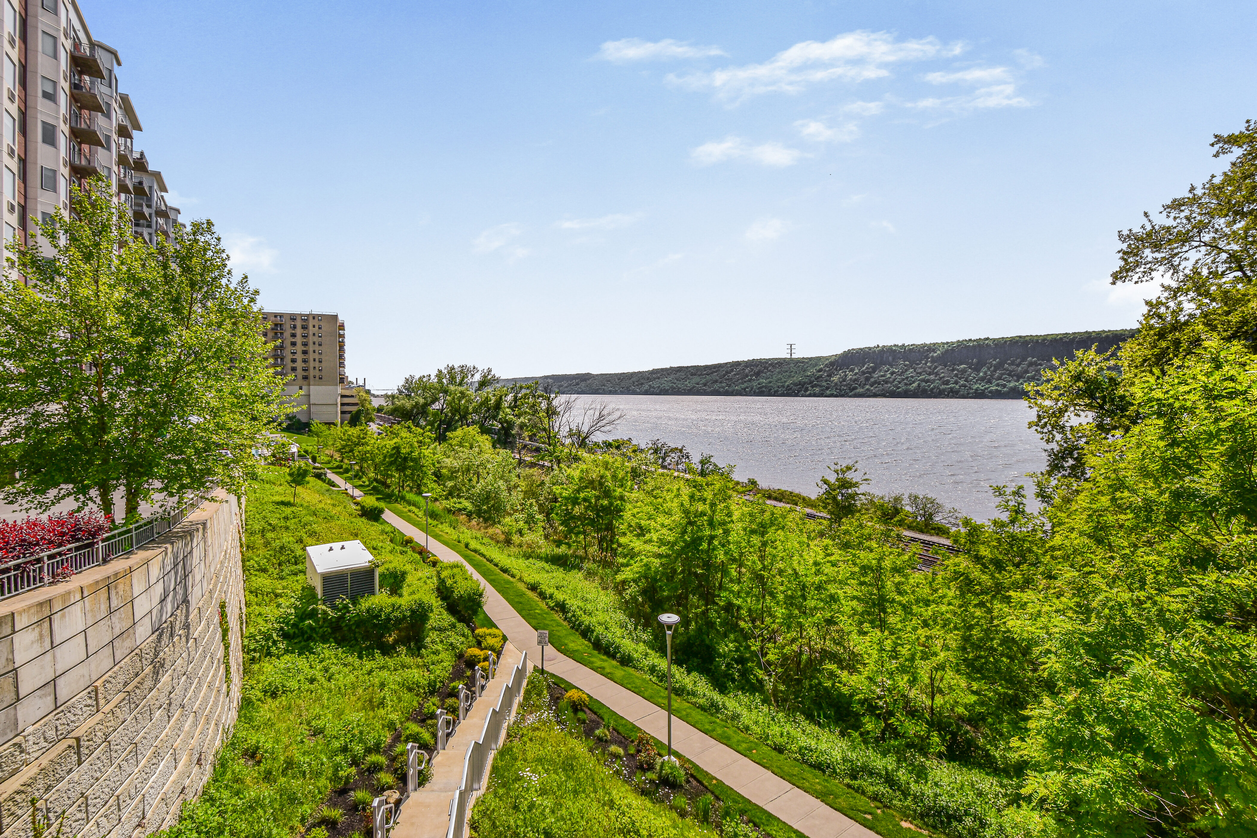  1155 Warburton Avenue - 物件實景