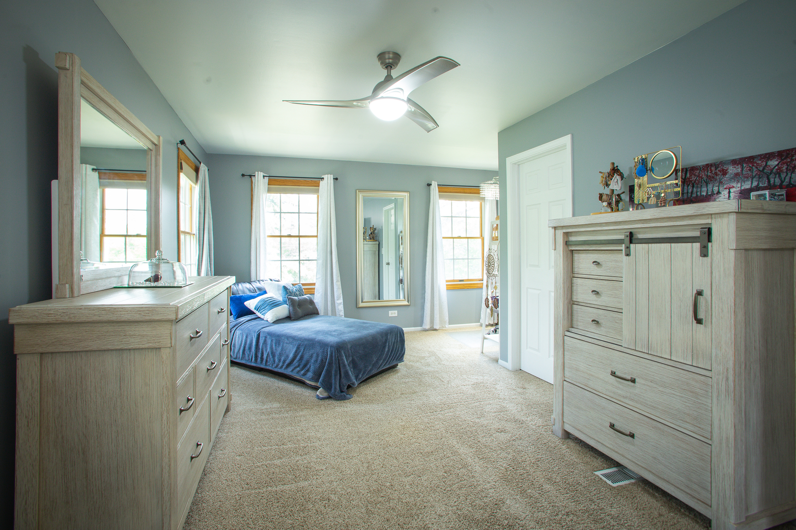 Barrington, Illinois, 60010, United States, 4 Bedrooms Bedrooms, ,3 BathroomsBathrooms,Residential,For Sale,1989548