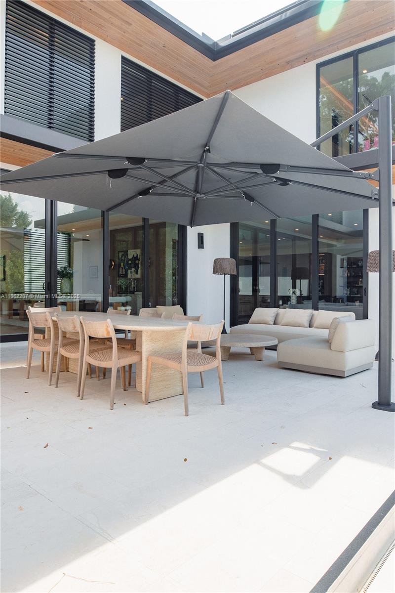 South Miami, Florida, 33143, United States, 6 Bedrooms Bedrooms, ,7 BathroomsBathrooms,Residential,For Sale,1925819