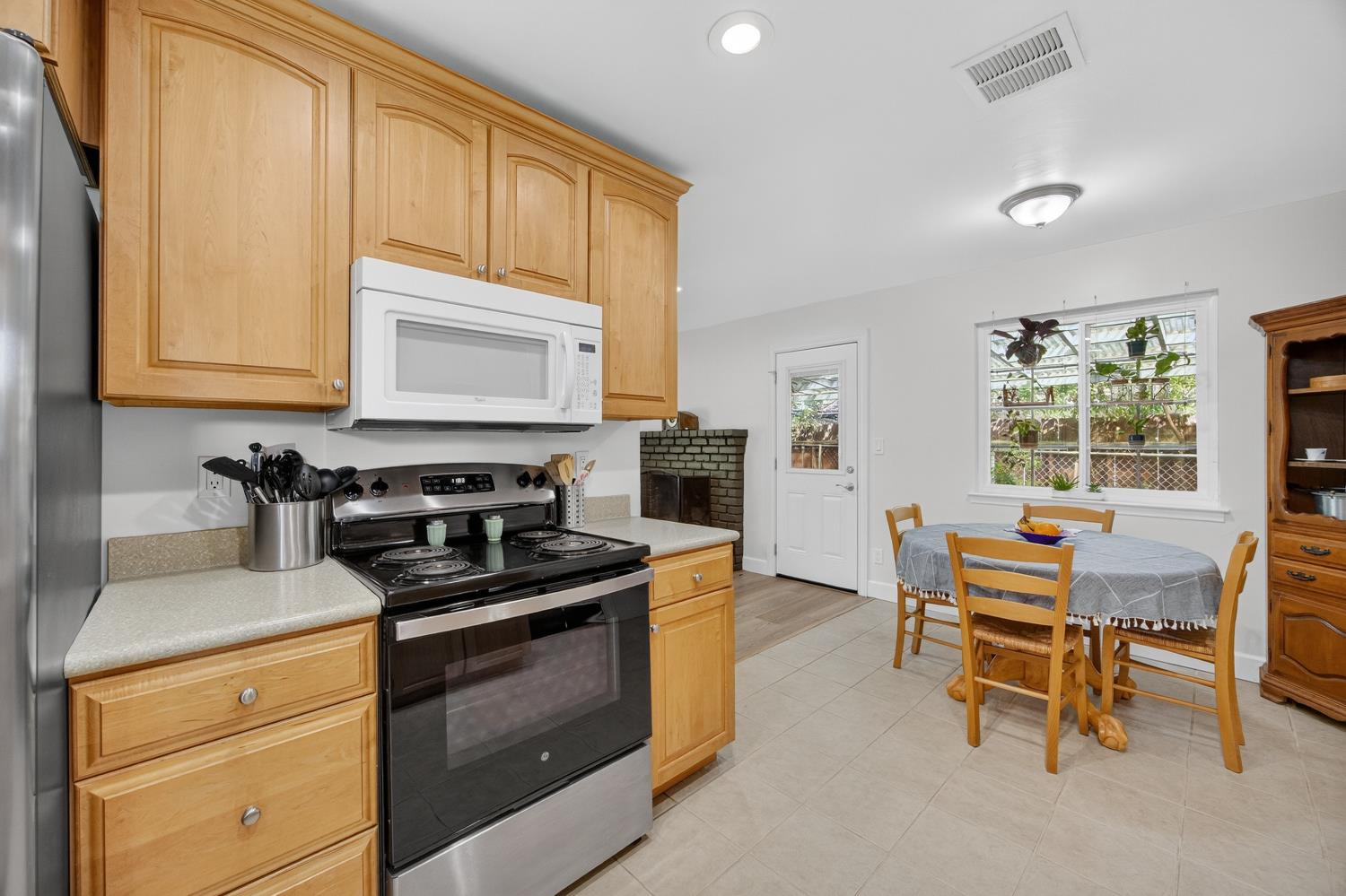 Carmichael, California, 95608, United States, 3 Bedrooms Bedrooms, ,2 BathroomsBathrooms,Residential,For Sale,1938717