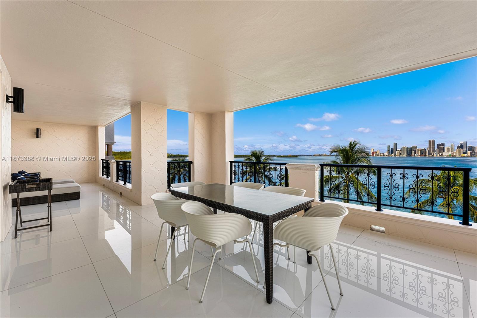 Miami, Florida, 33109, United States, 3 Bedrooms Bedrooms, ,3 BathroomsBathrooms,Residential,For Sale,1940936