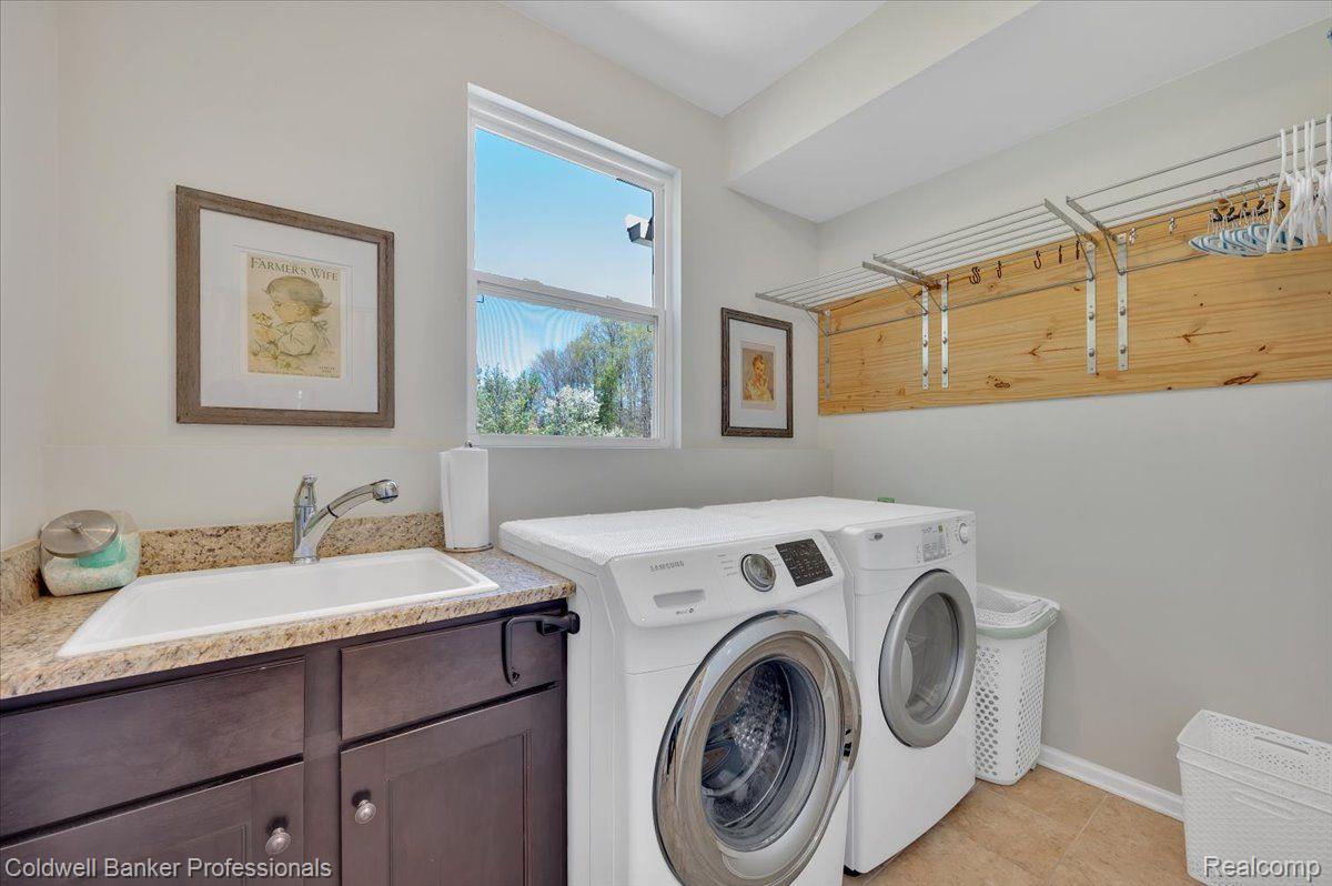 Oxford, Michigan, 48371, United States, 5 Bedrooms Bedrooms, ,4 BathroomsBathrooms,Residential,For Sale,1940303