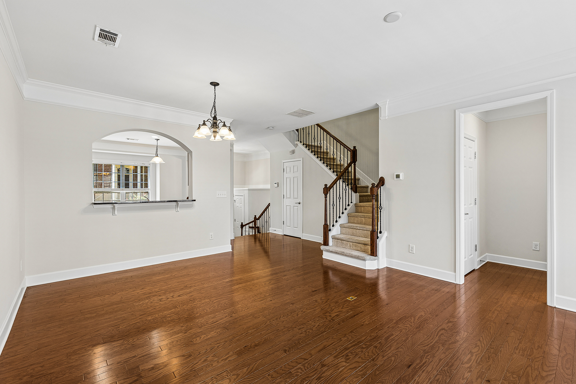  Impeccably Maintained End Unit Townhome in an Exceptional Smyrna Location - 物件實景