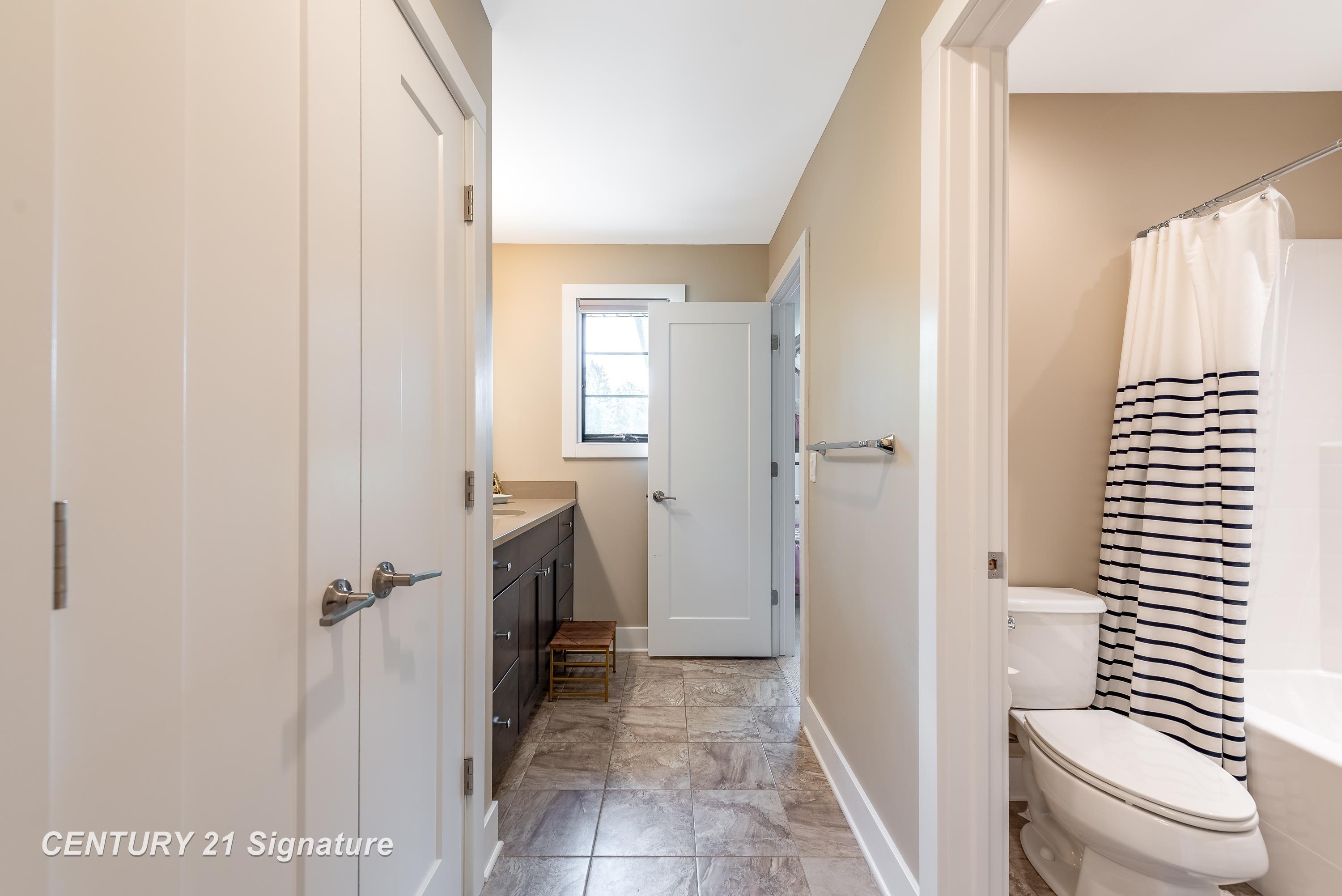 Midland, Michigan, 48642, United States, 4 Bedrooms Bedrooms, ,5 BathroomsBathrooms,Residential,For Sale,1975618