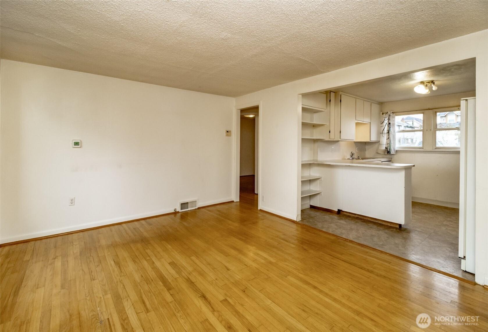 TUKWILA, Washington, 98168, United States, 2 Bedrooms Bedrooms, ,1 BathroomBathrooms,Residential,For Sale,2003003