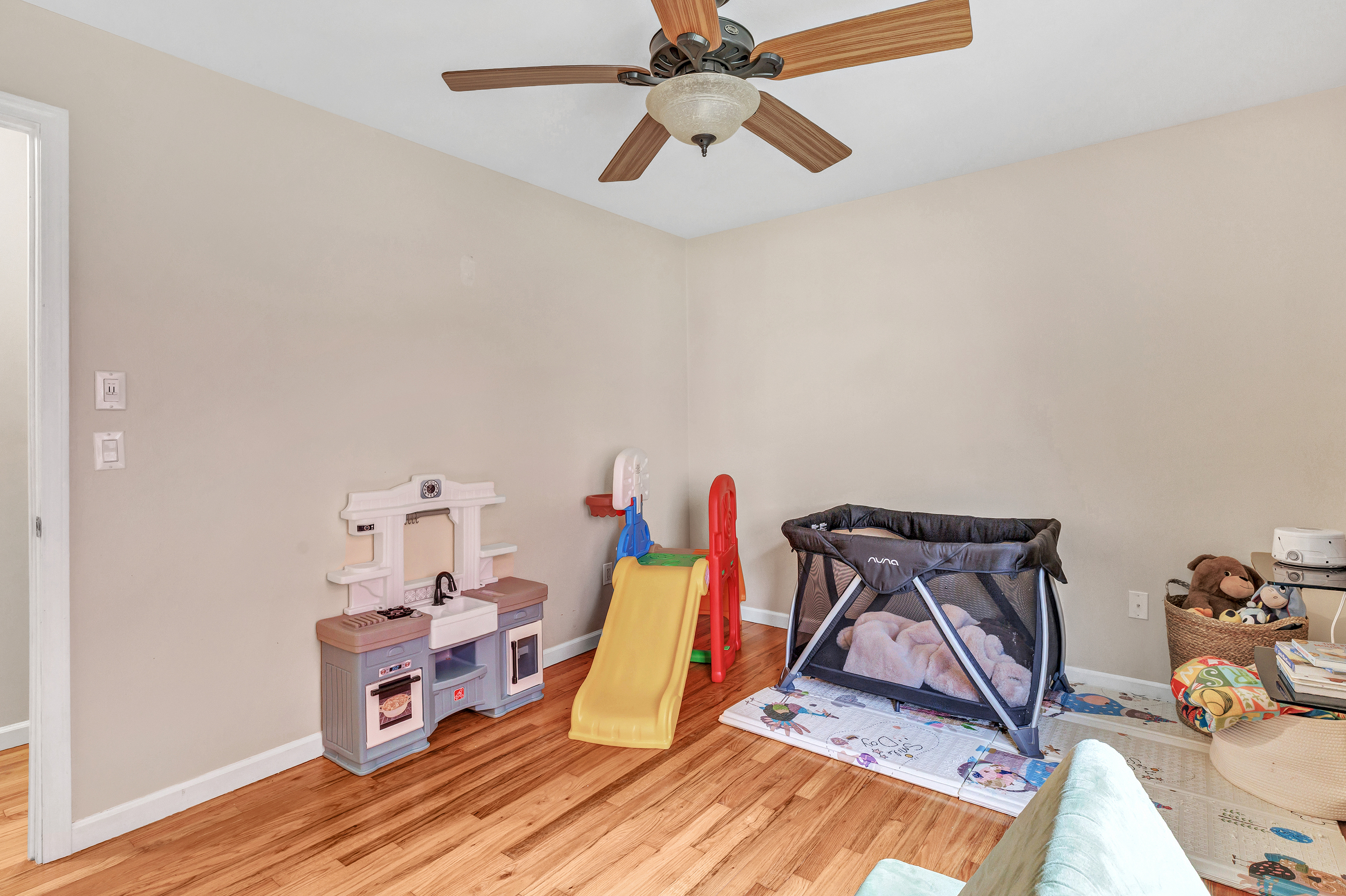 Monroe, Connecticut, 06468, United States, 4 Bedrooms Bedrooms, ,3 BathroomsBathrooms,Residential,For Sale,1989418