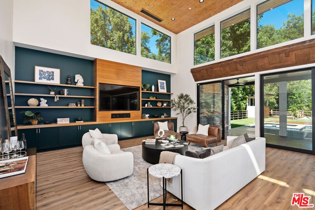 Woodland Hills, California, 91367, United States, 5 Bedrooms Bedrooms, ,3 BathroomsBathrooms,Residential,For Sale,1925987