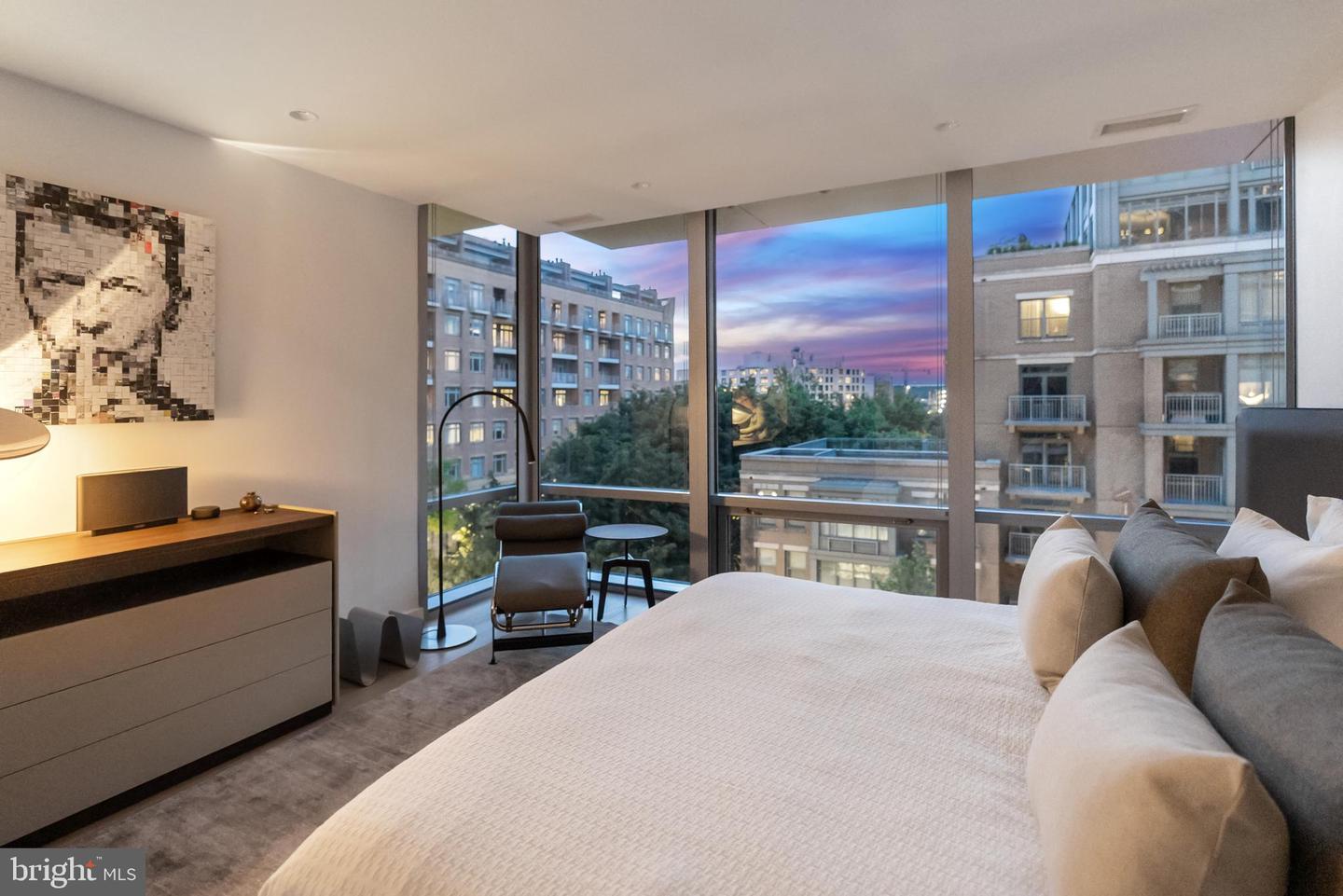 Washington, District of Columbia, 20037, United States, 3 Bedrooms Bedrooms, ,3 BathroomsBathrooms,Residential,For Sale,1961771