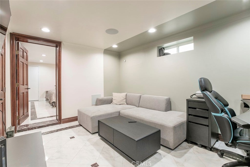 Glendale, California, 91201, United States, 4 Bedrooms Bedrooms, ,5 BathroomsBathrooms,Residential,For Sale,1969452