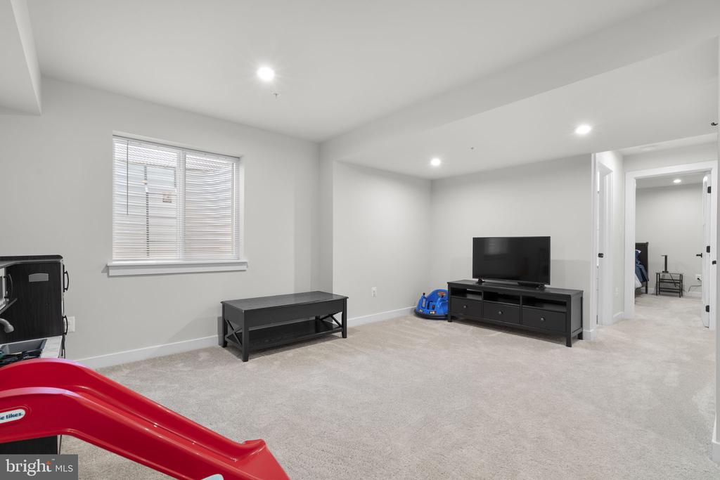 Frederick, Maryland, 21702, United States, 4 Bedrooms Bedrooms, ,4 BathroomsBathrooms,Residential,For Sale,2048638