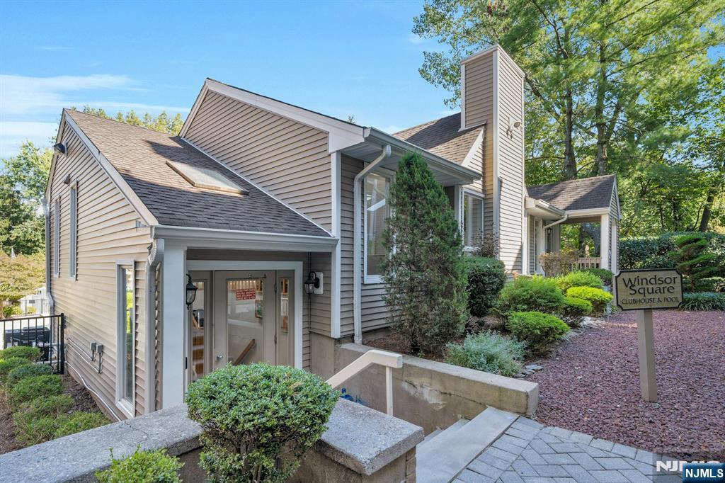 Palisades Park, New Jersey, 07650, United States, 2 Bedrooms Bedrooms, ,3 BathroomsBathrooms,Residential,For Sale,1960727