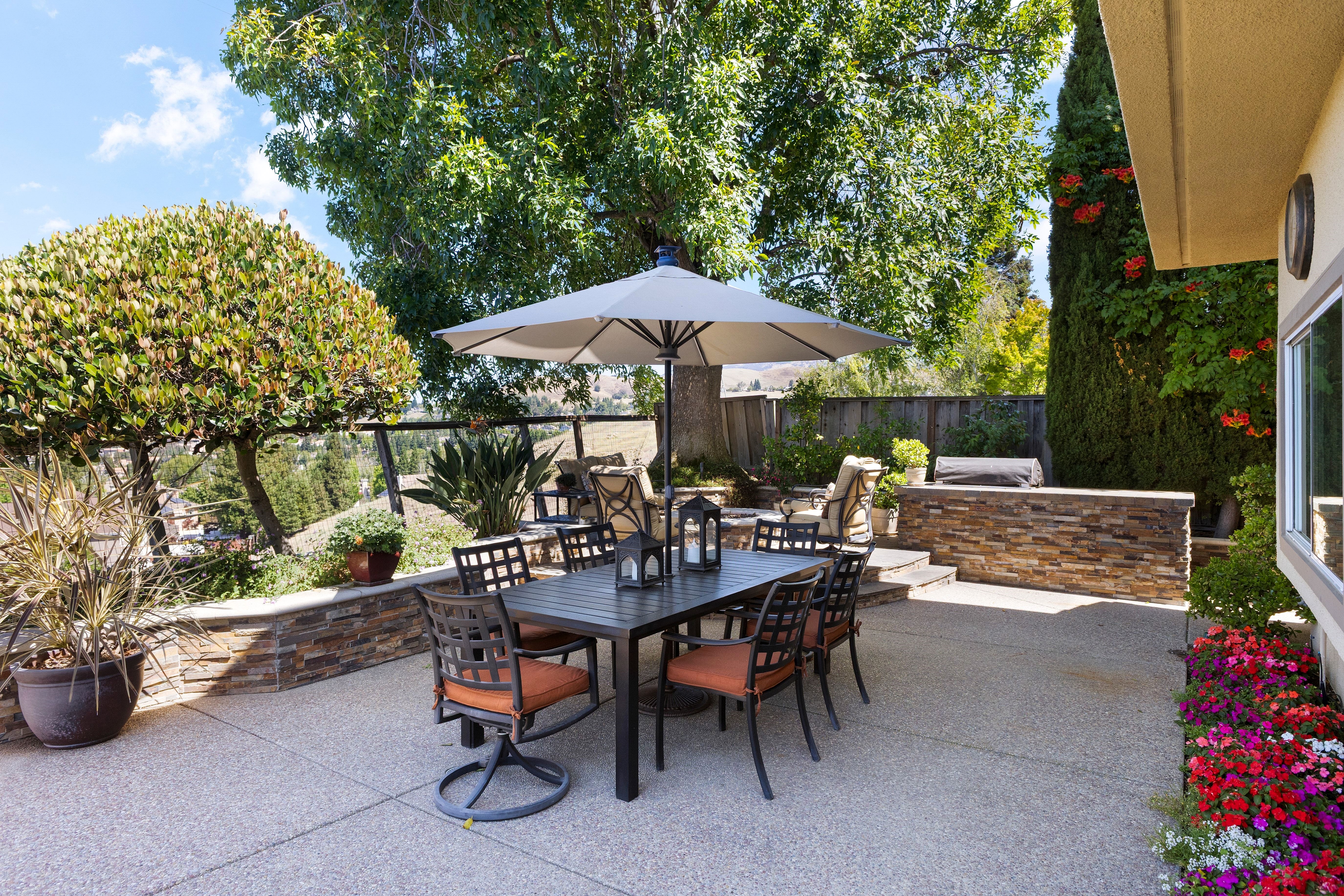  Award-Winning Curb Appeal with Spectacular Sunset Views - 物件實景