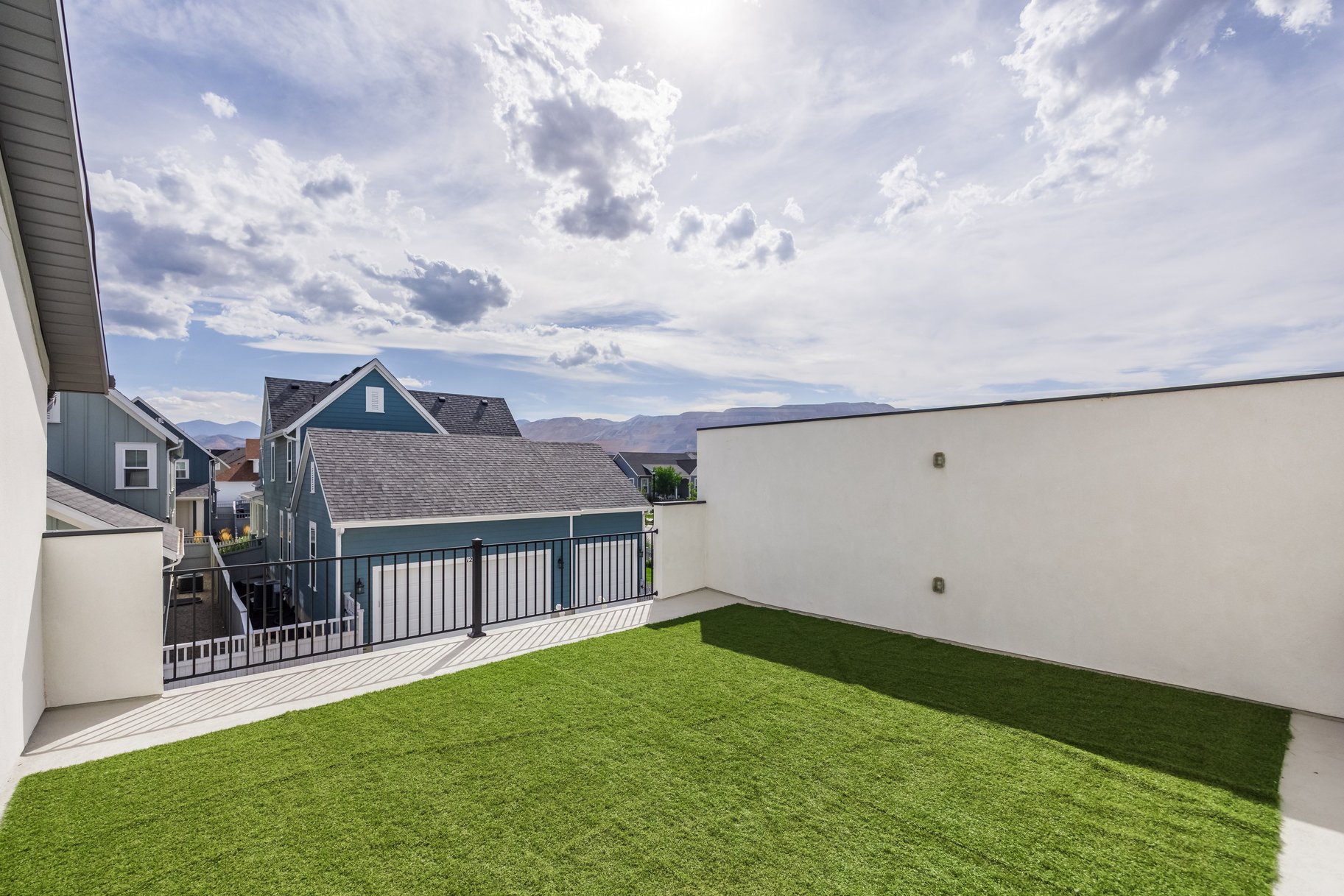  Tudor 3-Story Townhome in Upper Daybreak - 物件實景
