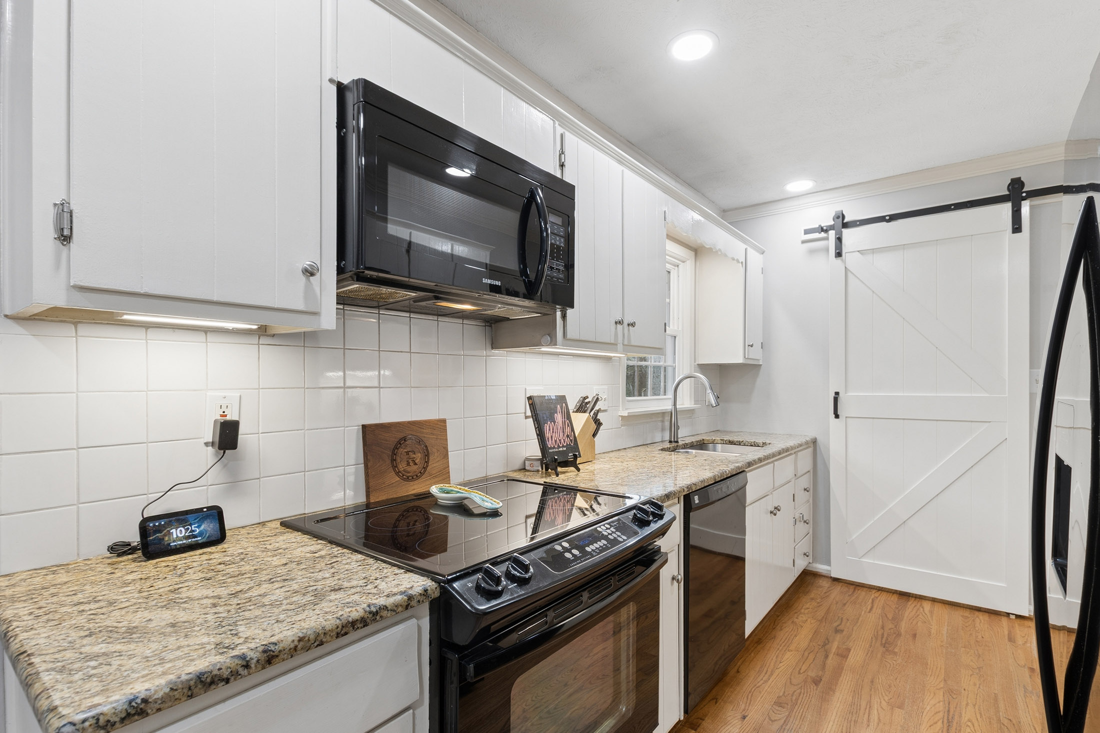  Charming Brick Ranch Nestled in Desirable Lockridge Forest Community - 物件實景