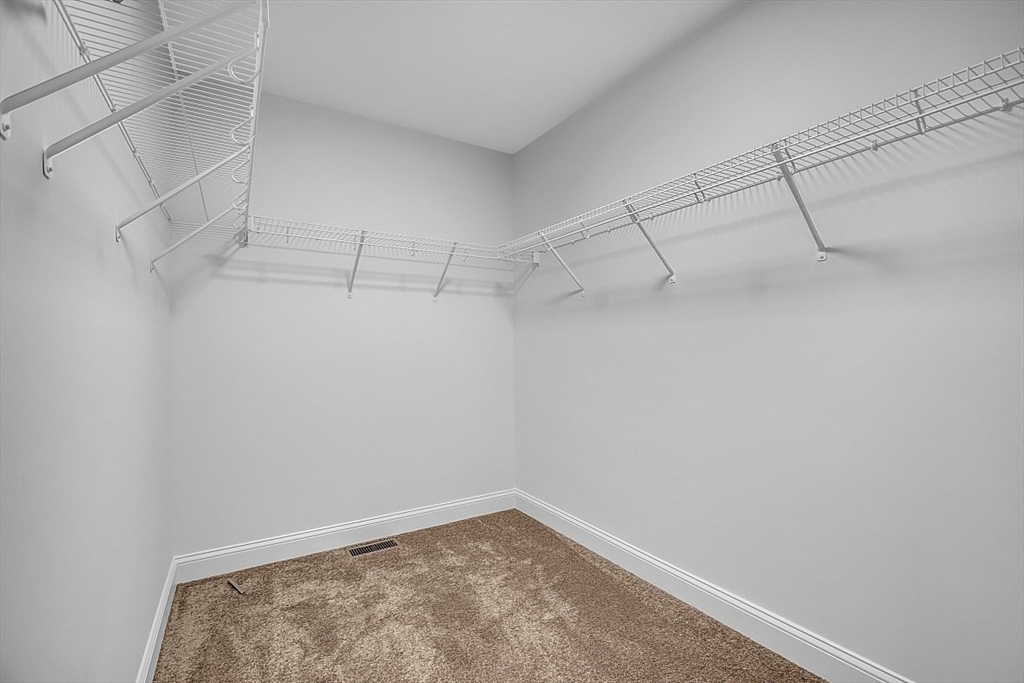 Leominster, Massachusetts, 01453, United States, 3 Bedrooms Bedrooms, ,2 BathroomsBathrooms,Residential,For Sale,1826440