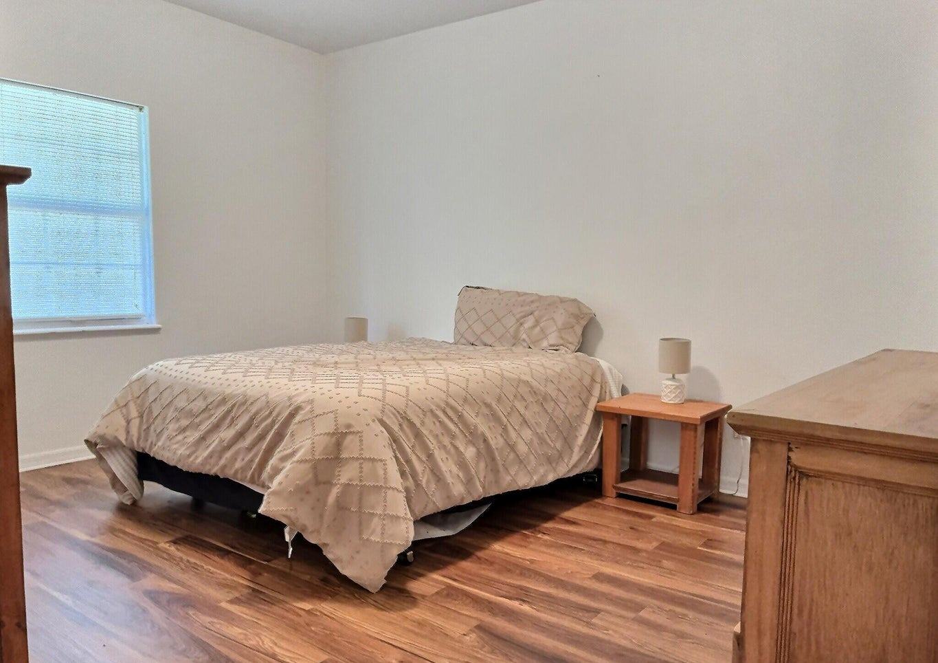 Hawthorne, Florida, 32640, United States, 5 Bedrooms Bedrooms, ,2 BathroomsBathrooms,Residential,For Sale,1903674