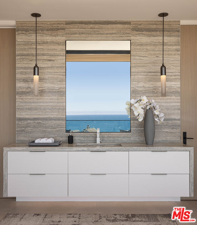 Malibu, California, 90265, United States, 5 Bedrooms Bedrooms, ,10 BathroomsBathrooms,Residential,For Sale,1707540