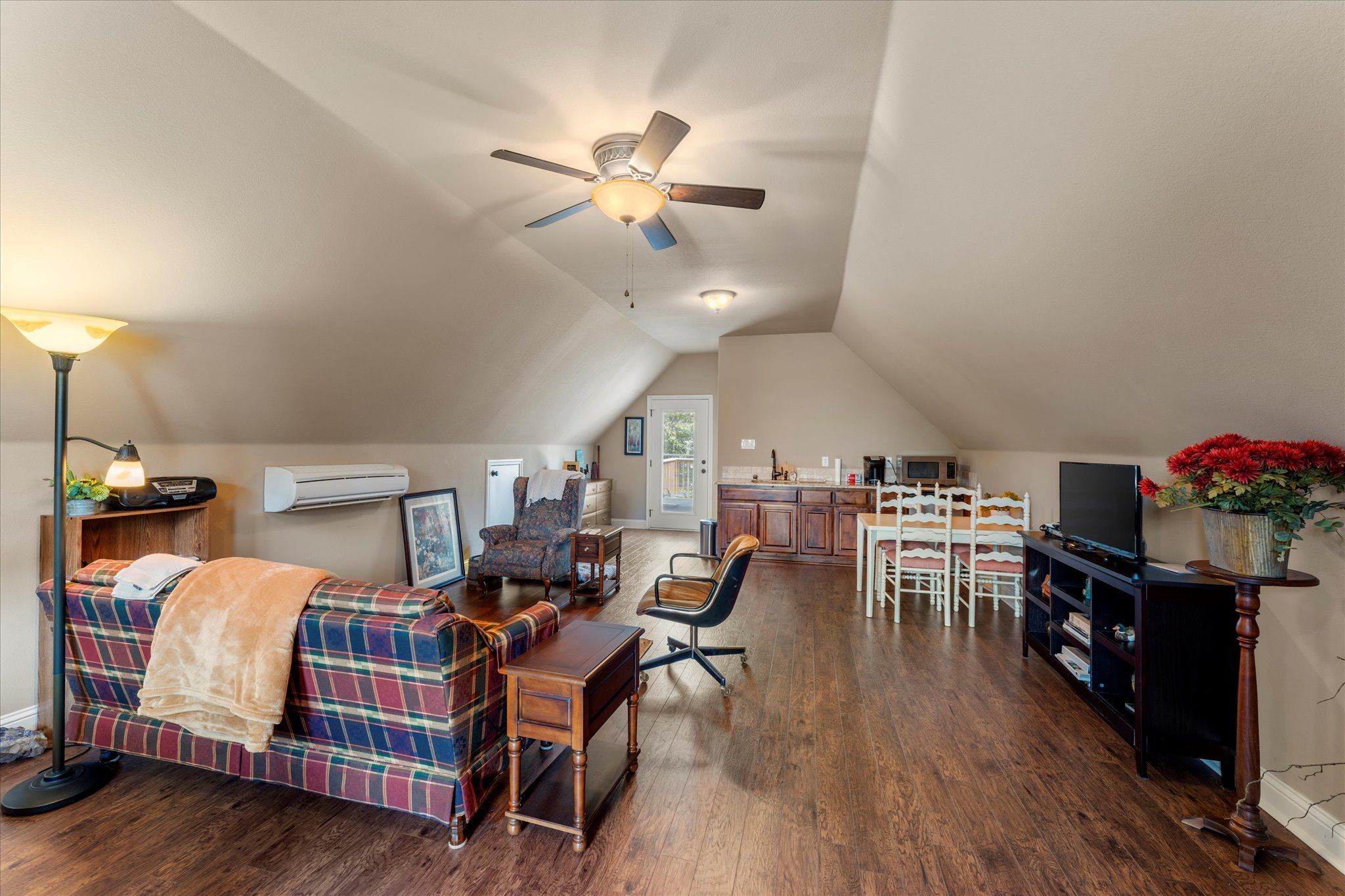 Emory, Texas, 75440, United States, 3 Bedrooms Bedrooms, ,4 BathroomsBathrooms,Residential,For Sale,1892532