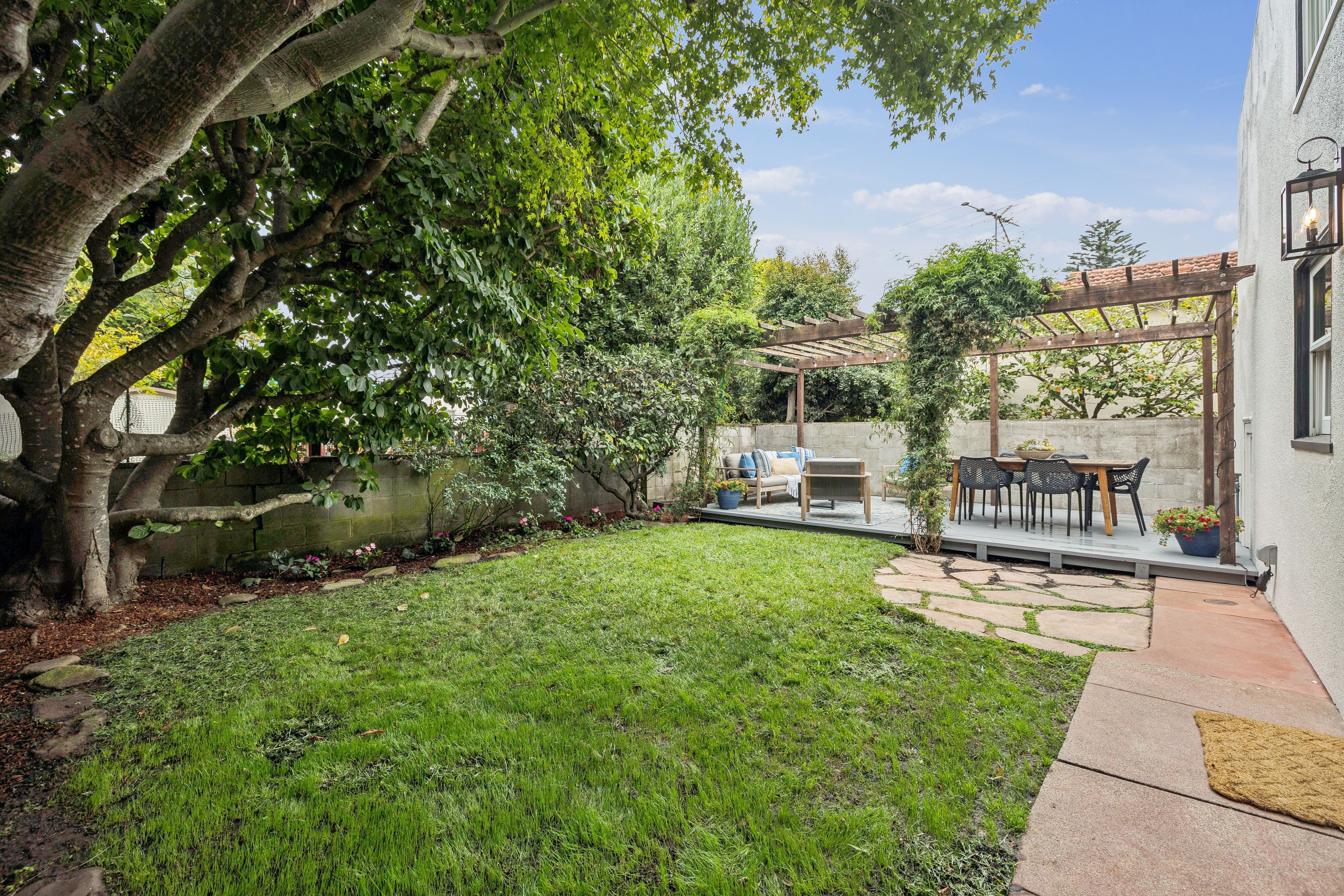  Mediterranean Elegance Meets Walker’s Paradise in North Berkeley - 物件實景