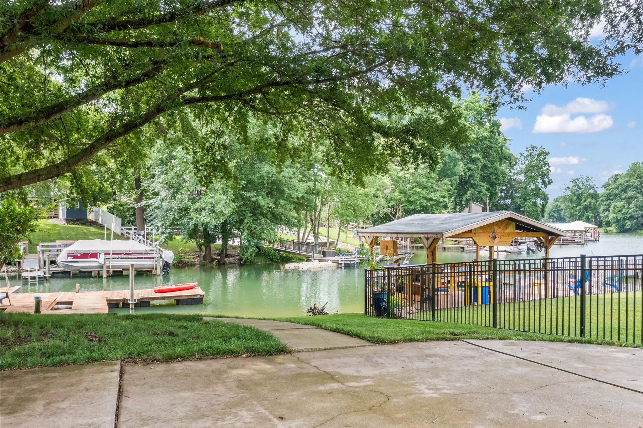 Mooresville, North Carolina, 28117, United States, 2 Bedrooms Bedrooms, ,3 BathroomsBathrooms,Residential,For Sale,1841557