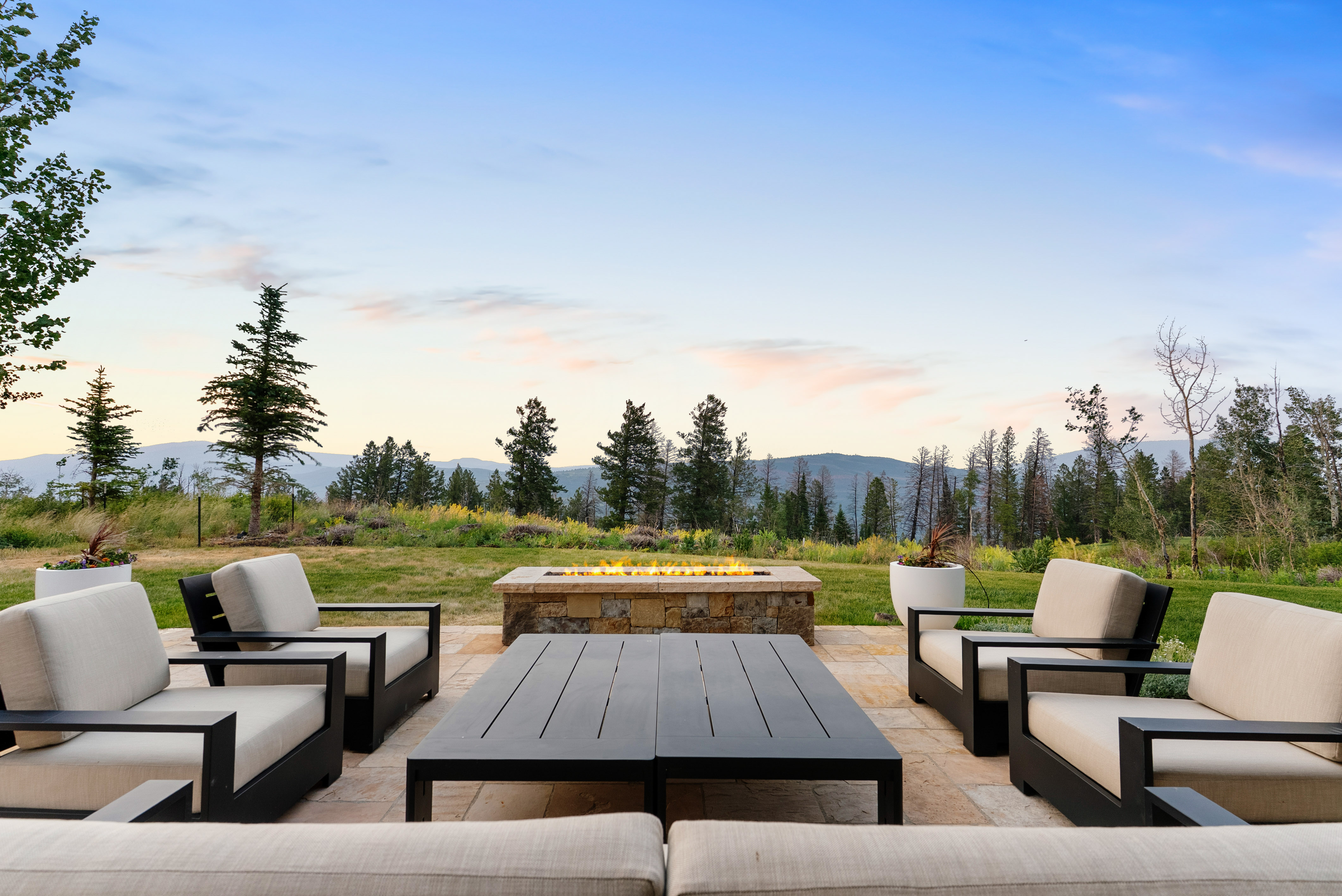  Mountain Modern Luxury Meets Effortless Cordillera Living at 145 Gore Trail - 物件實景
