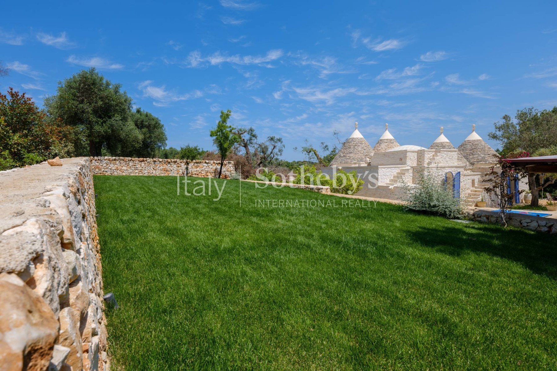  Exclusive complex of trulli with pool surrounded by greenery - 物件實景