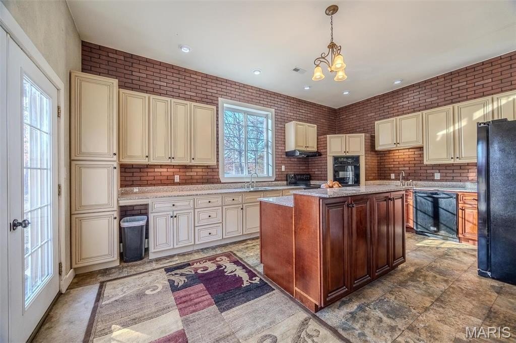 Lebanon, Missouri, 65536, United States, 4 Bedrooms Bedrooms, ,4 BathroomsBathrooms,Residential,For Sale,1976703