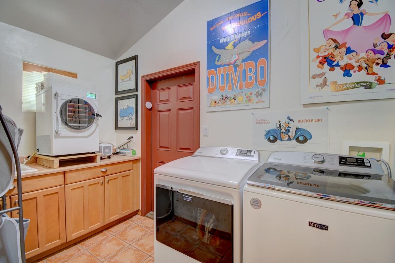 Tijeras, New Mexico, 87059, United States, 3 Bedrooms Bedrooms, ,2 BathroomsBathrooms,Residential,For Sale,1924821